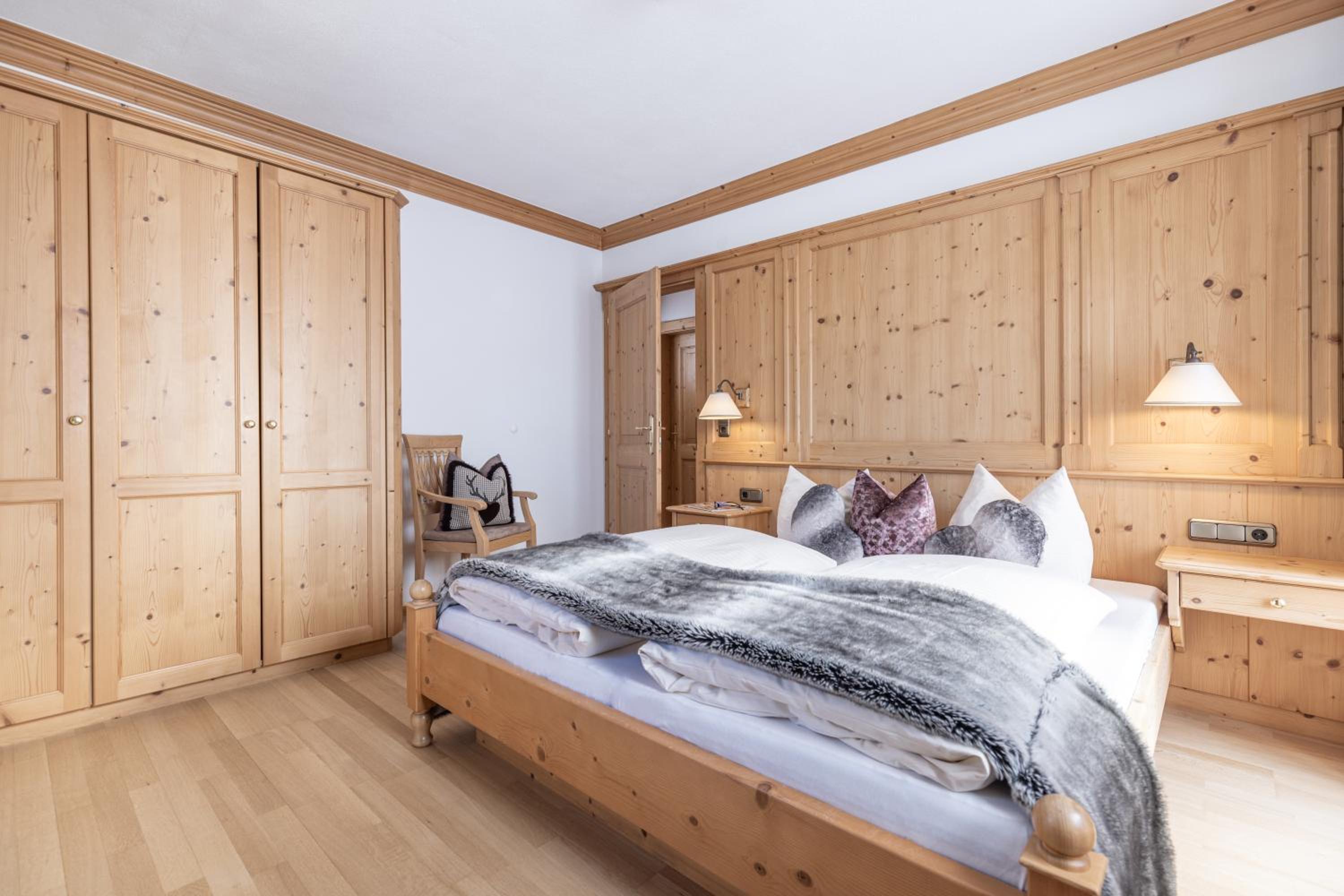 Two-Bedroom Apartment with Mountain View photo 3