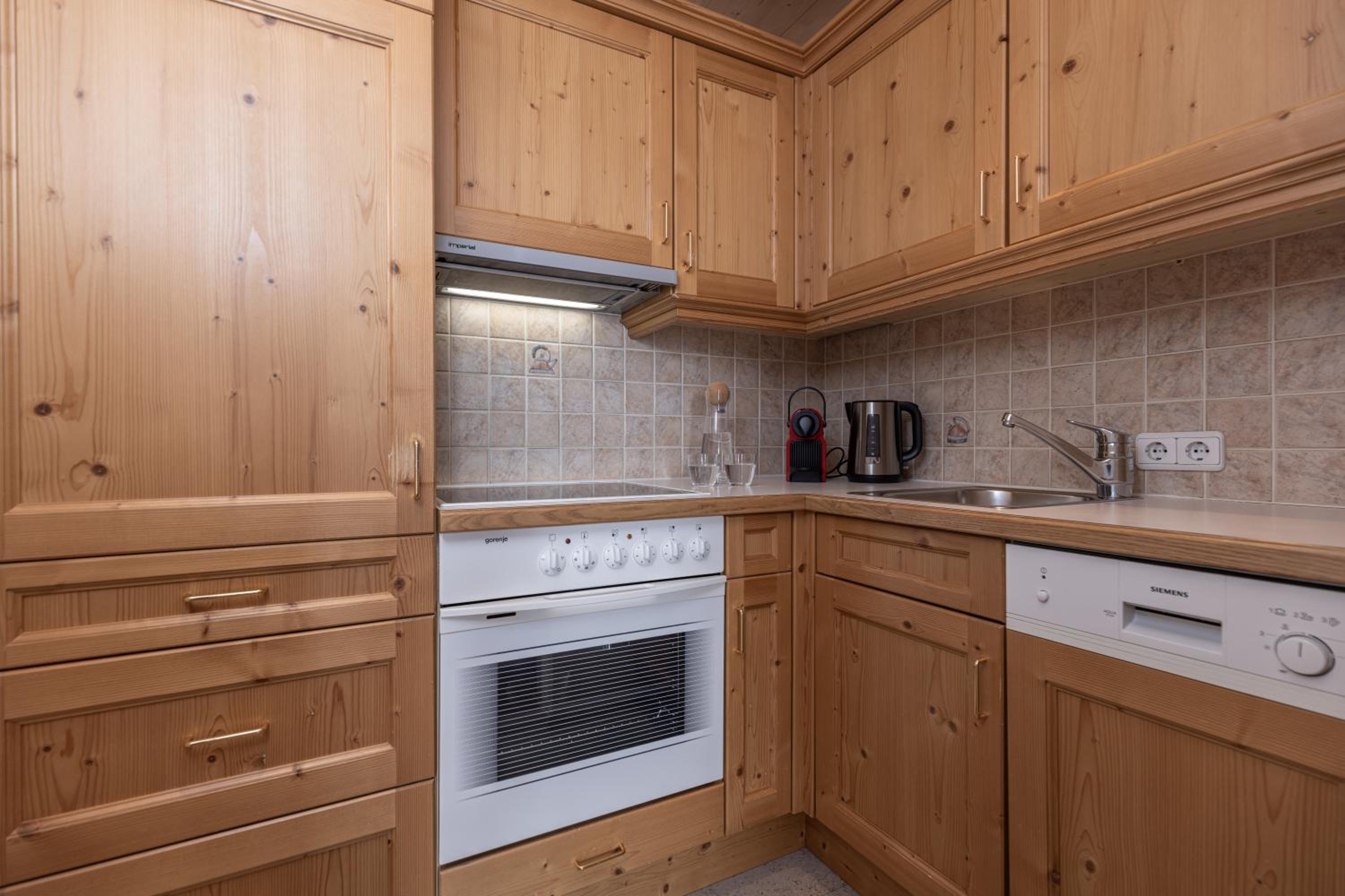 Two-Bedroom Apartment with Balcony photo 3