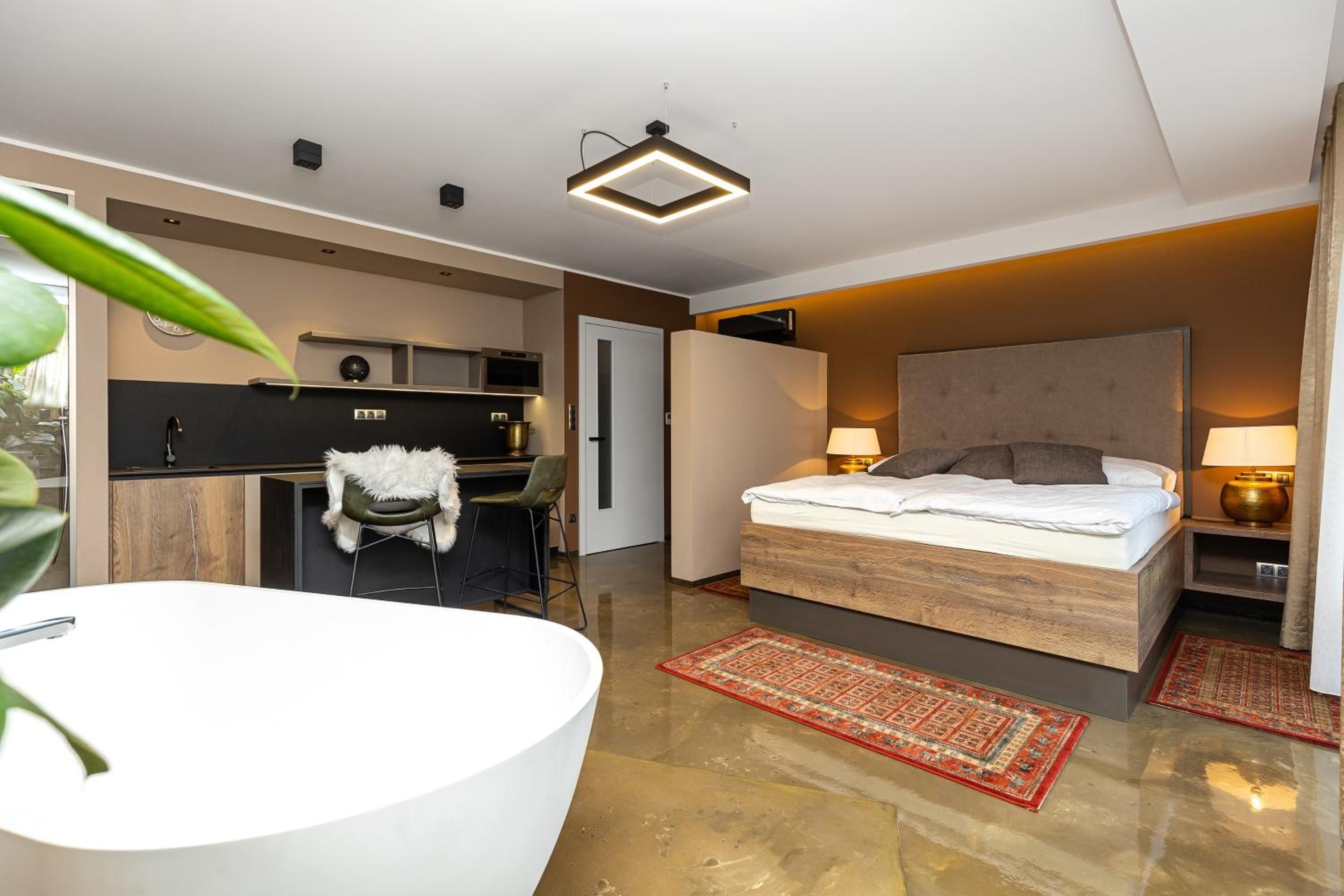 One-Bedroom Apartment - Photo 1
