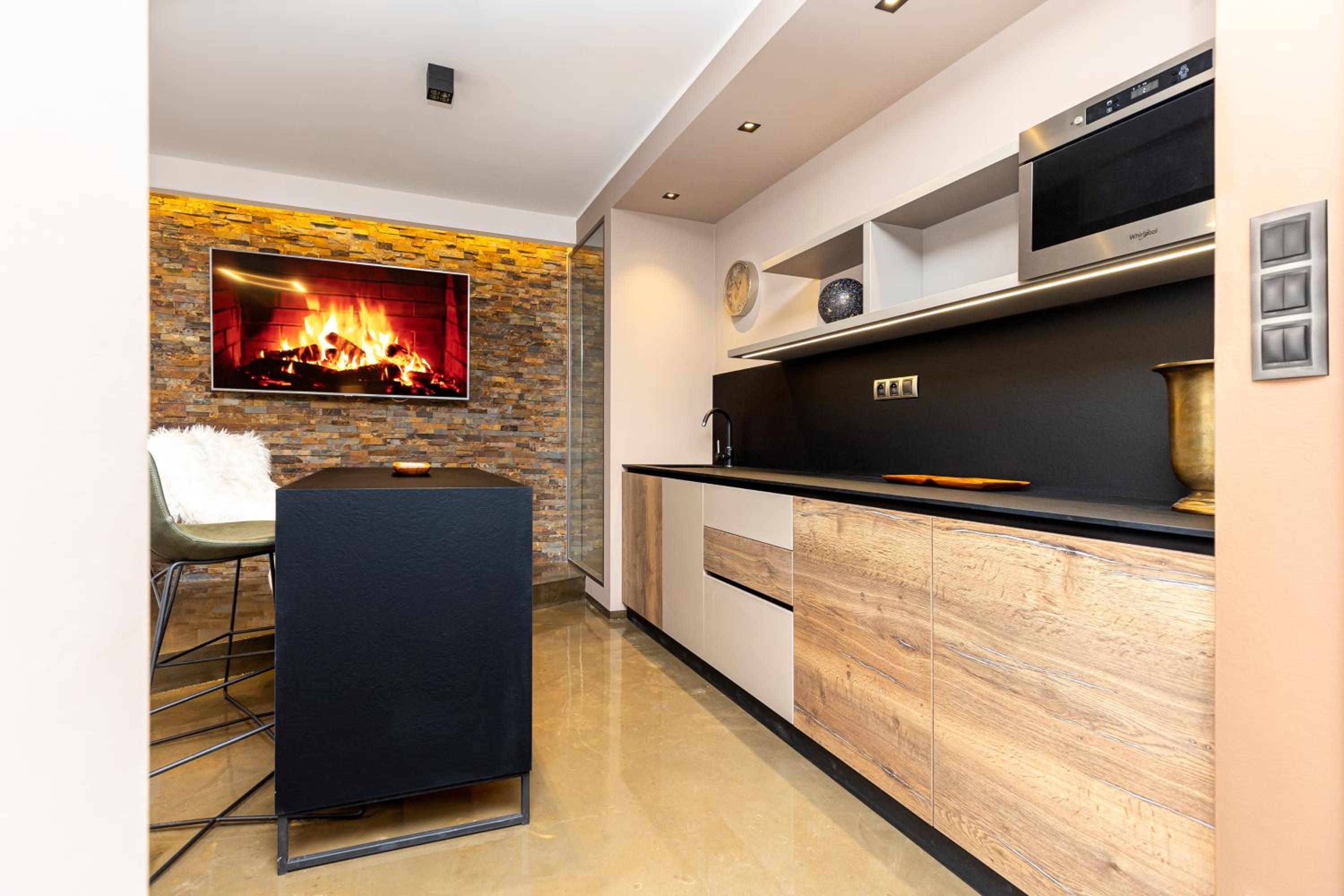 One-Bedroom Apartment - Photo 6