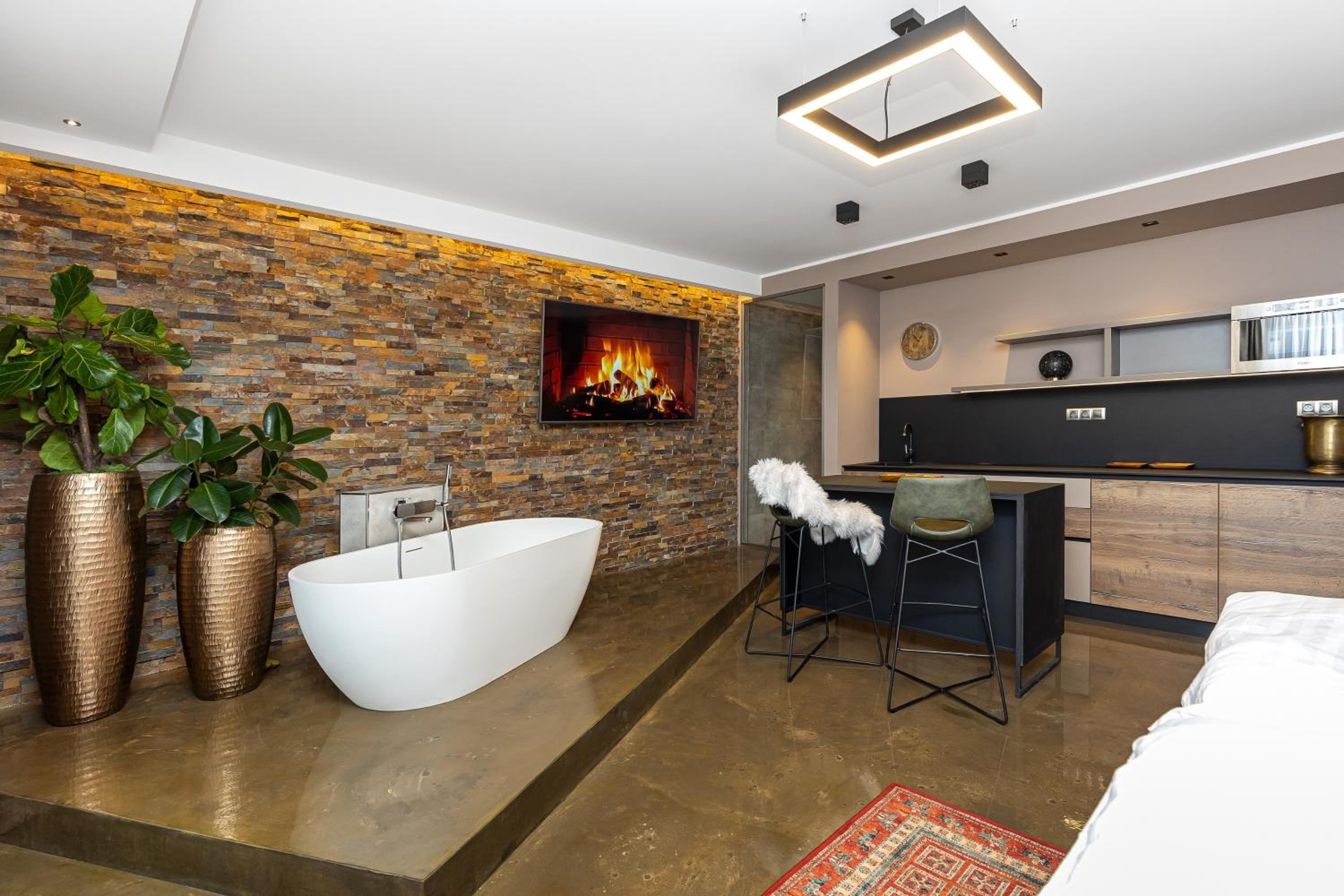 One-Bedroom Apartment - Photo 5