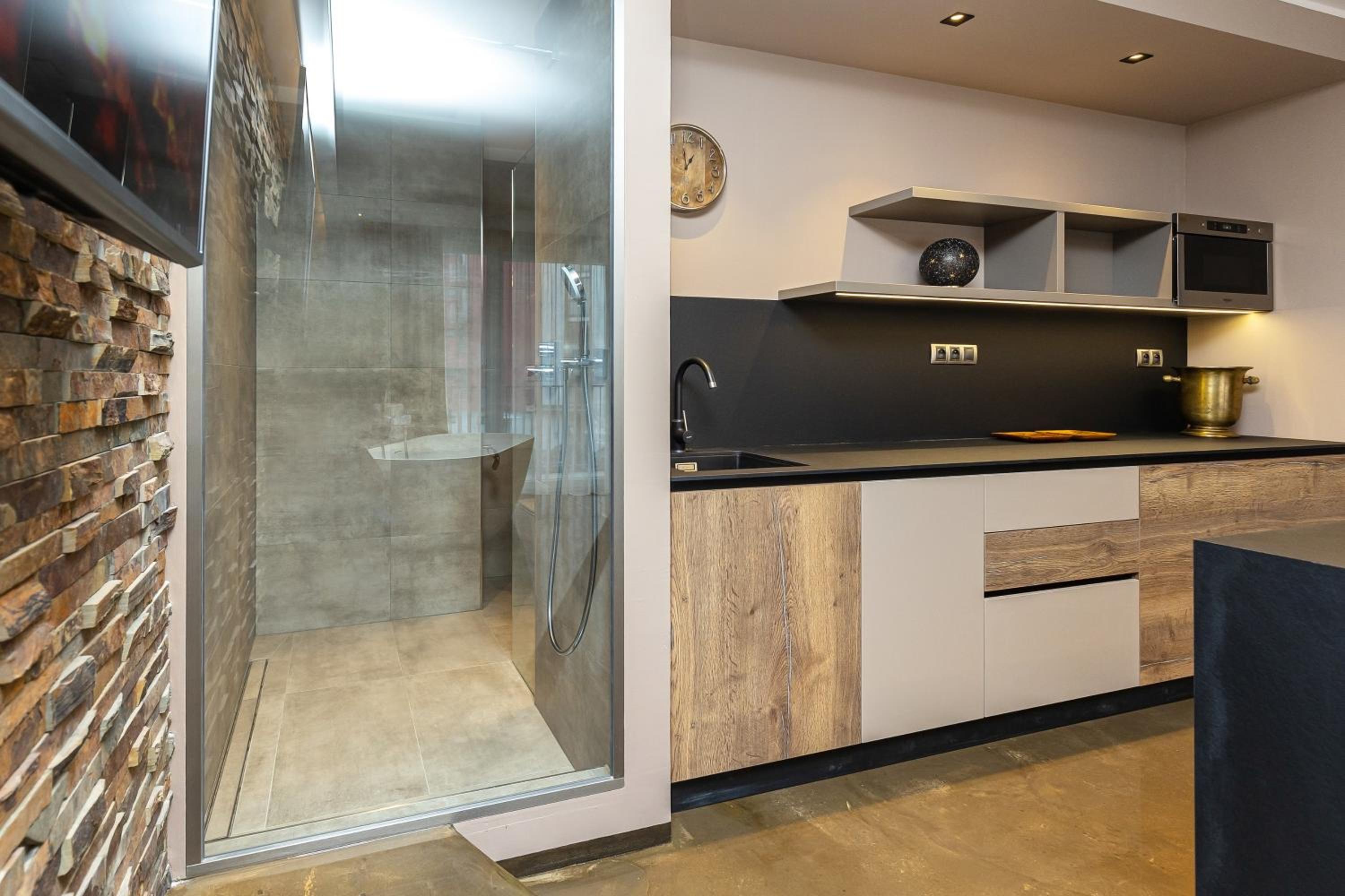 One-Bedroom Apartment - Photo 4