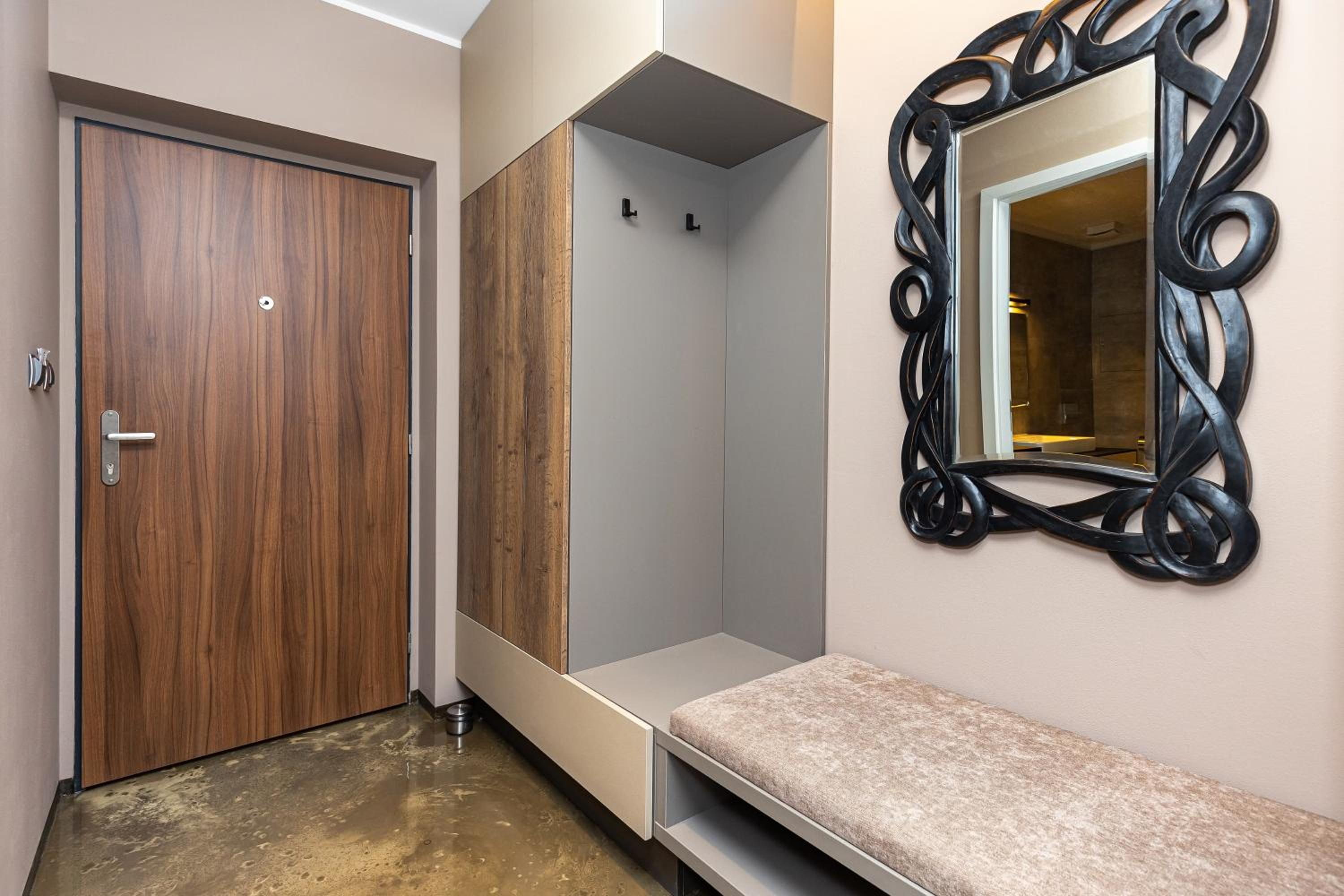 One-Bedroom Apartment - Photo 2