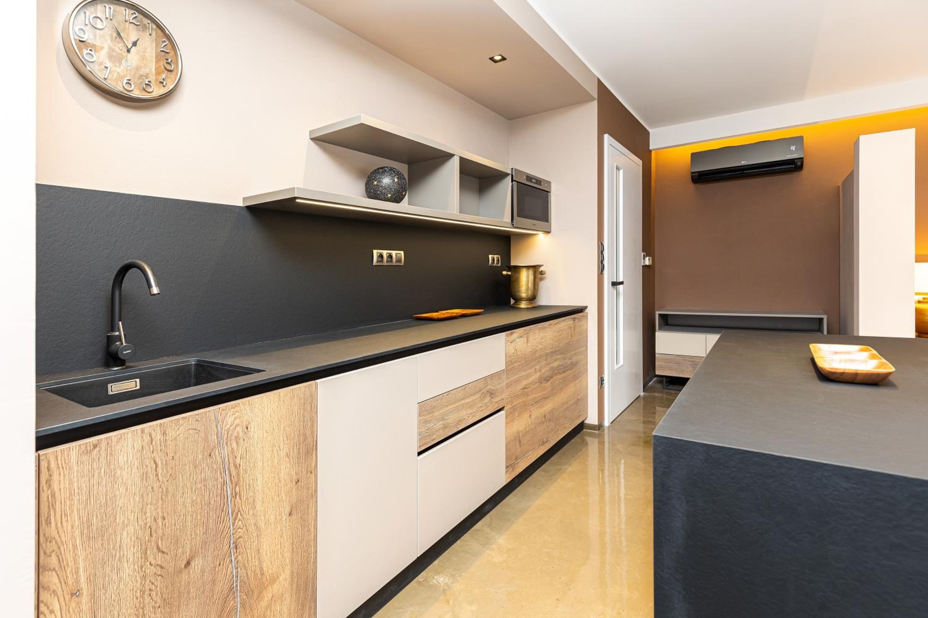 One-Bedroom Apartment - Photo 10