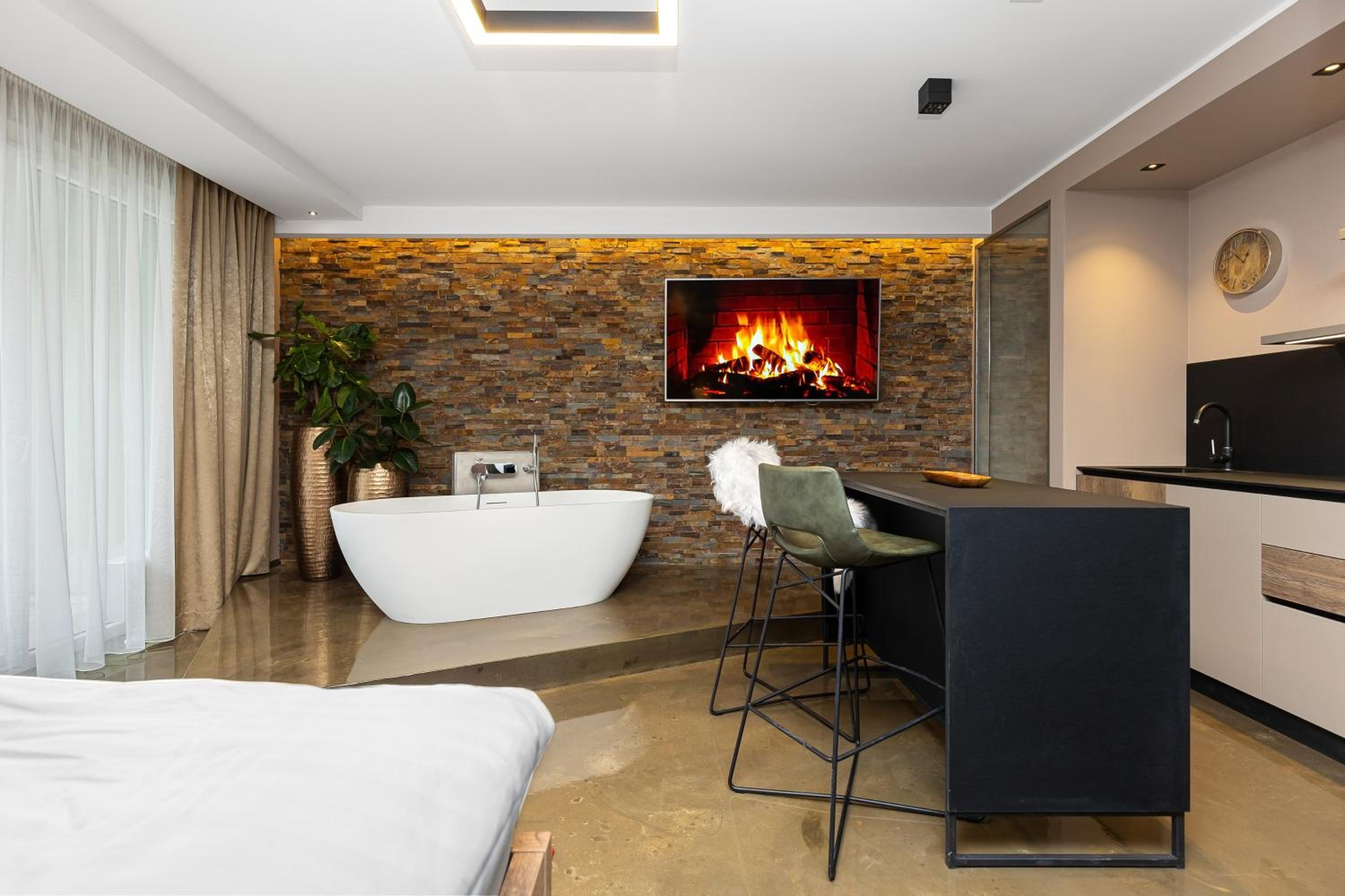One-Bedroom Apartment - Photo 11