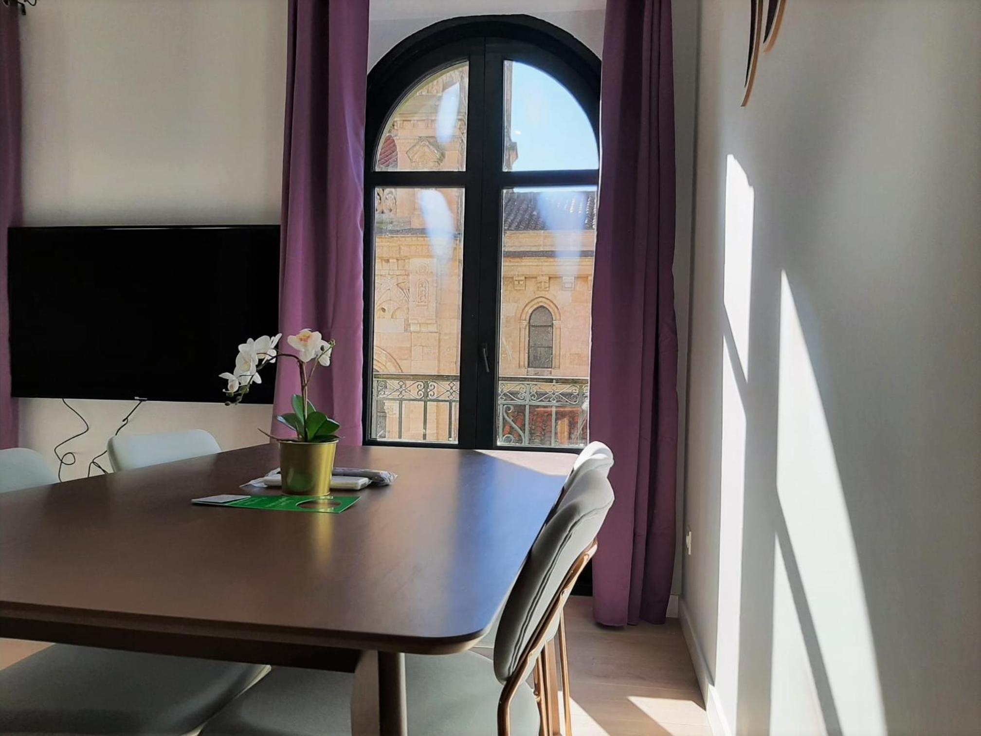 Deluxe Apartment - Photo 2