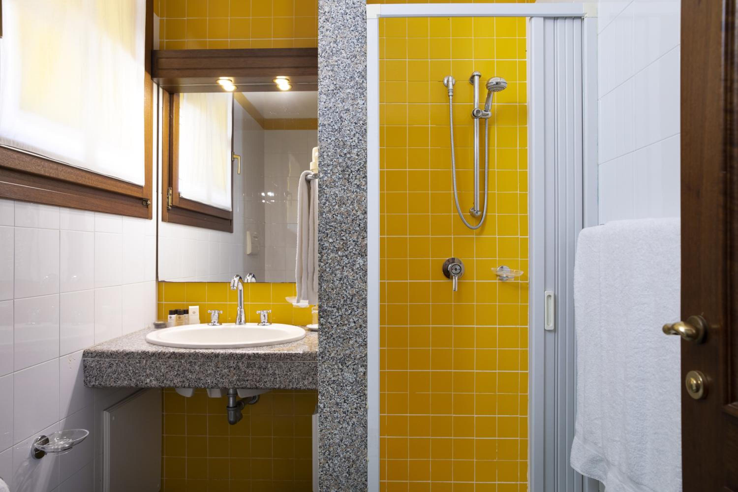 Classic Double or Twin Room photo 2