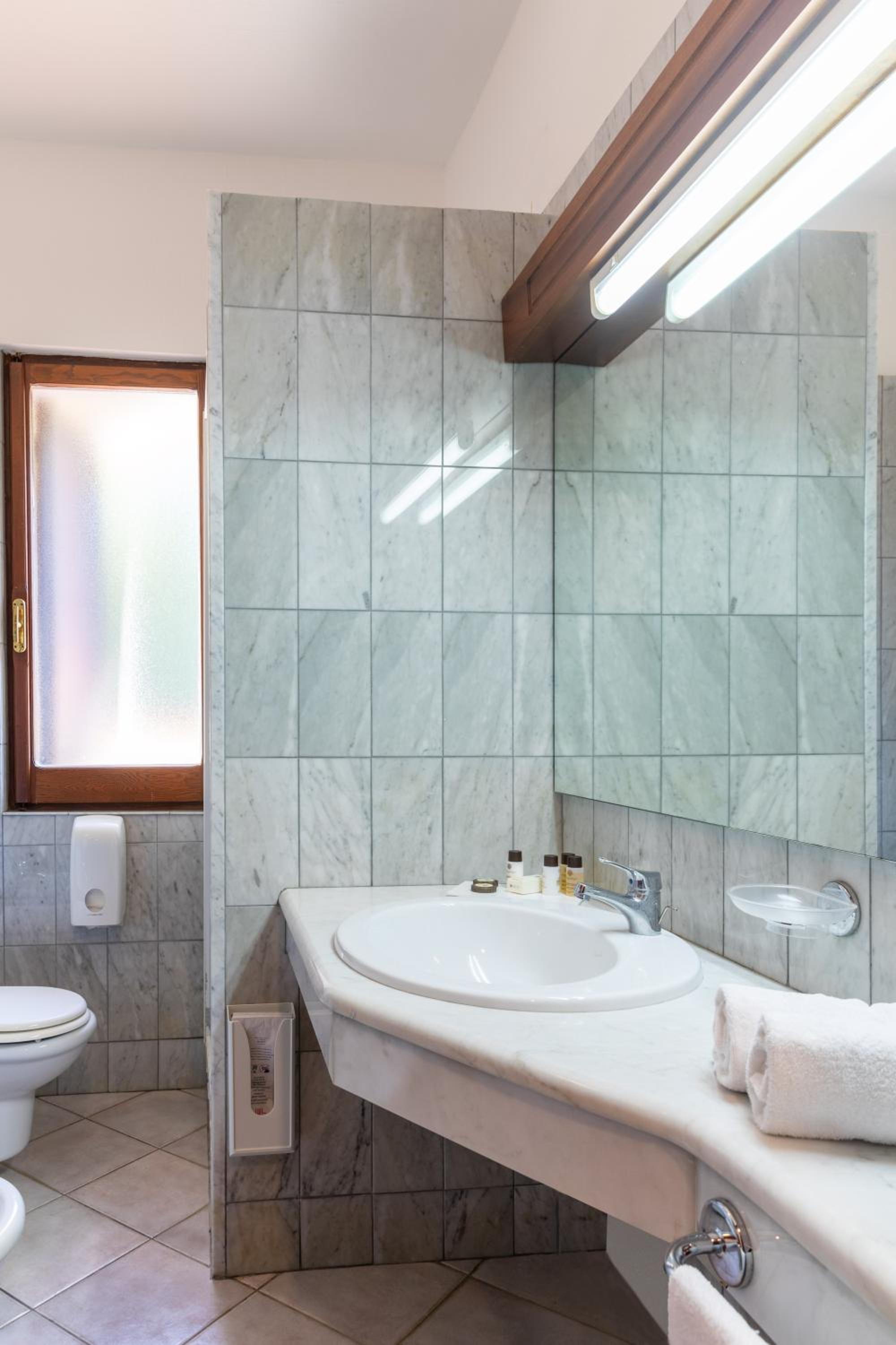Double or Twin Room photo 2