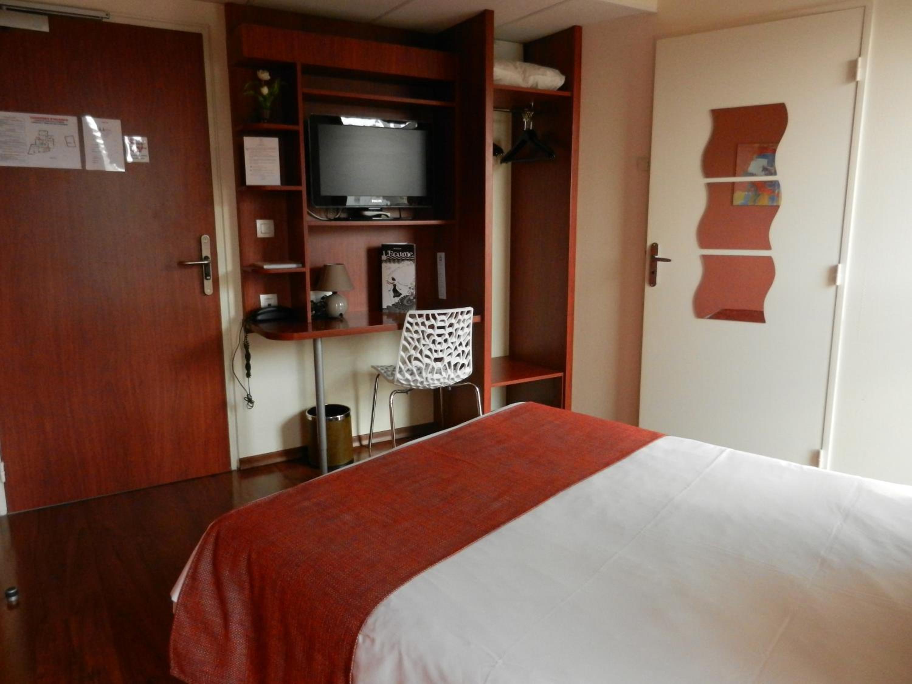 Standard Double Room - Photo 9