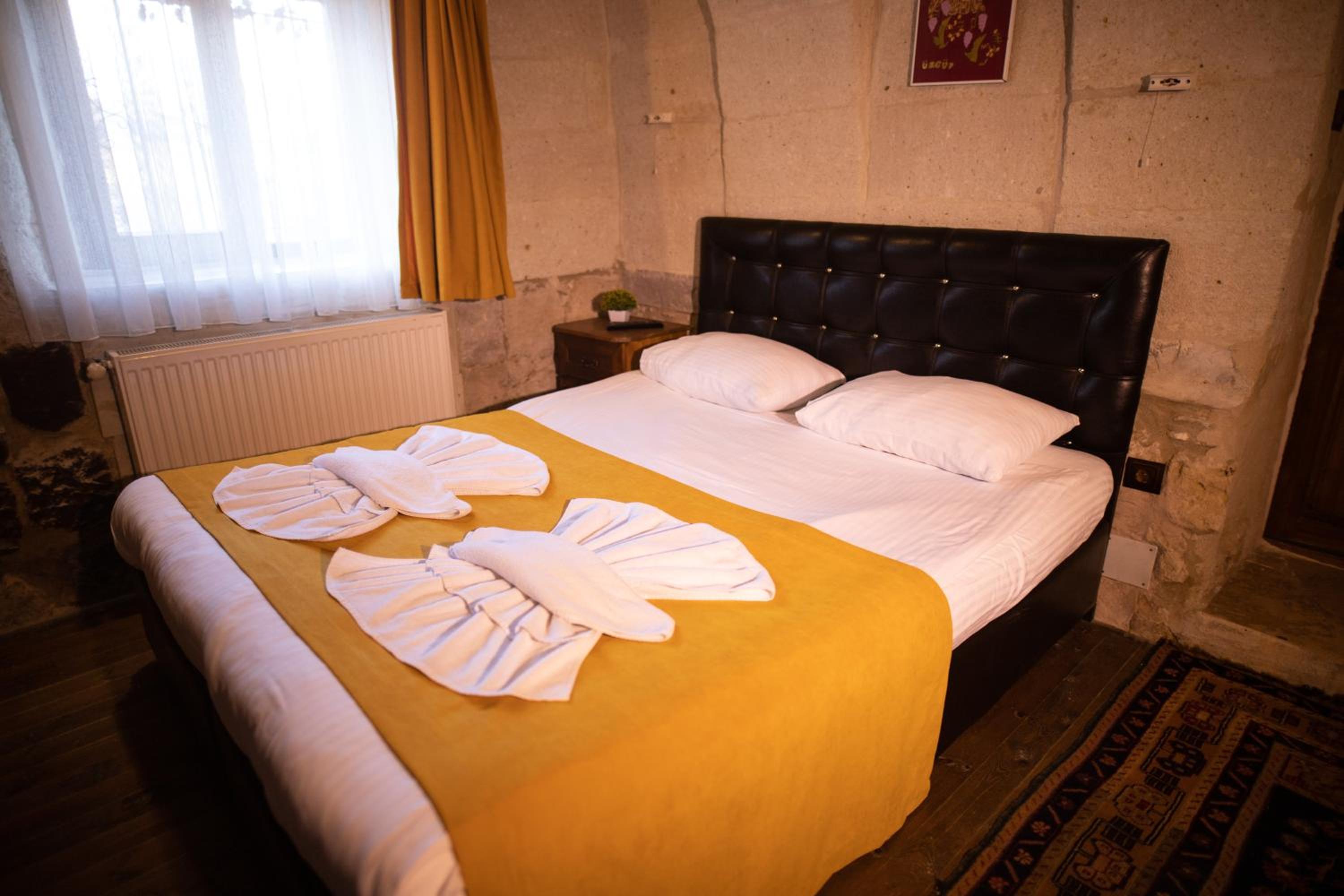 Deluxe Room - Photo 10