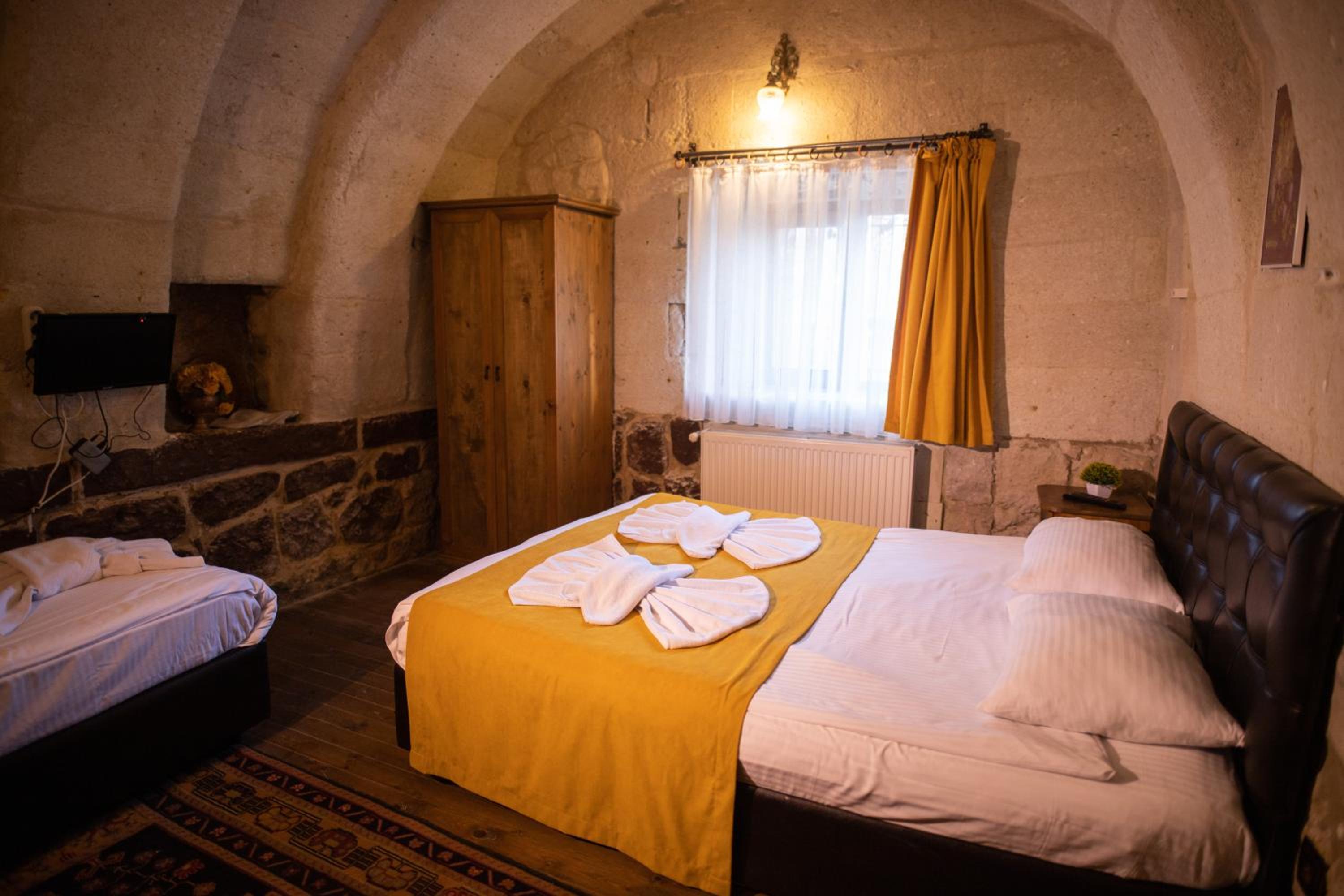 Deluxe Room - Photo 17