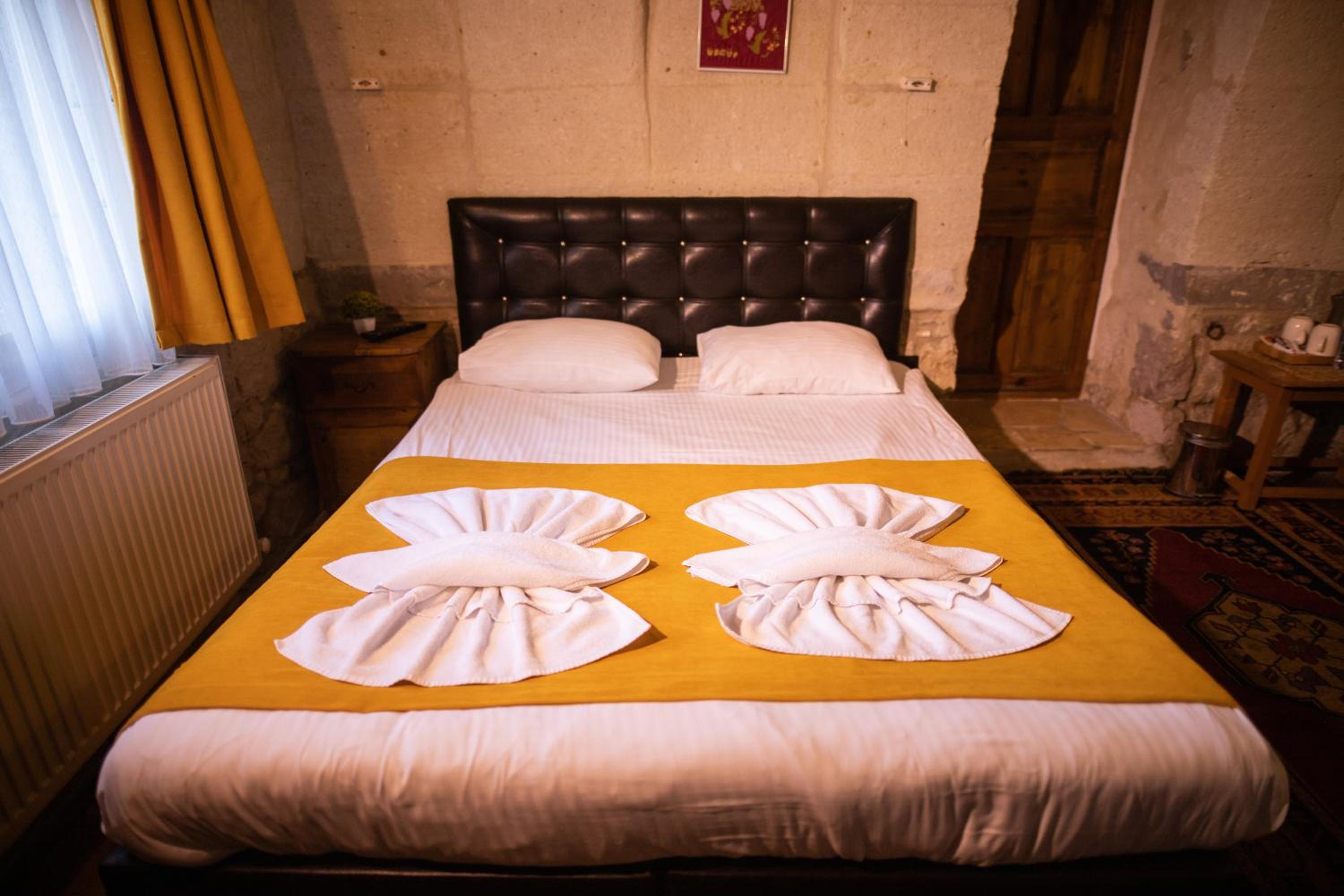 Deluxe Room - Photo 15