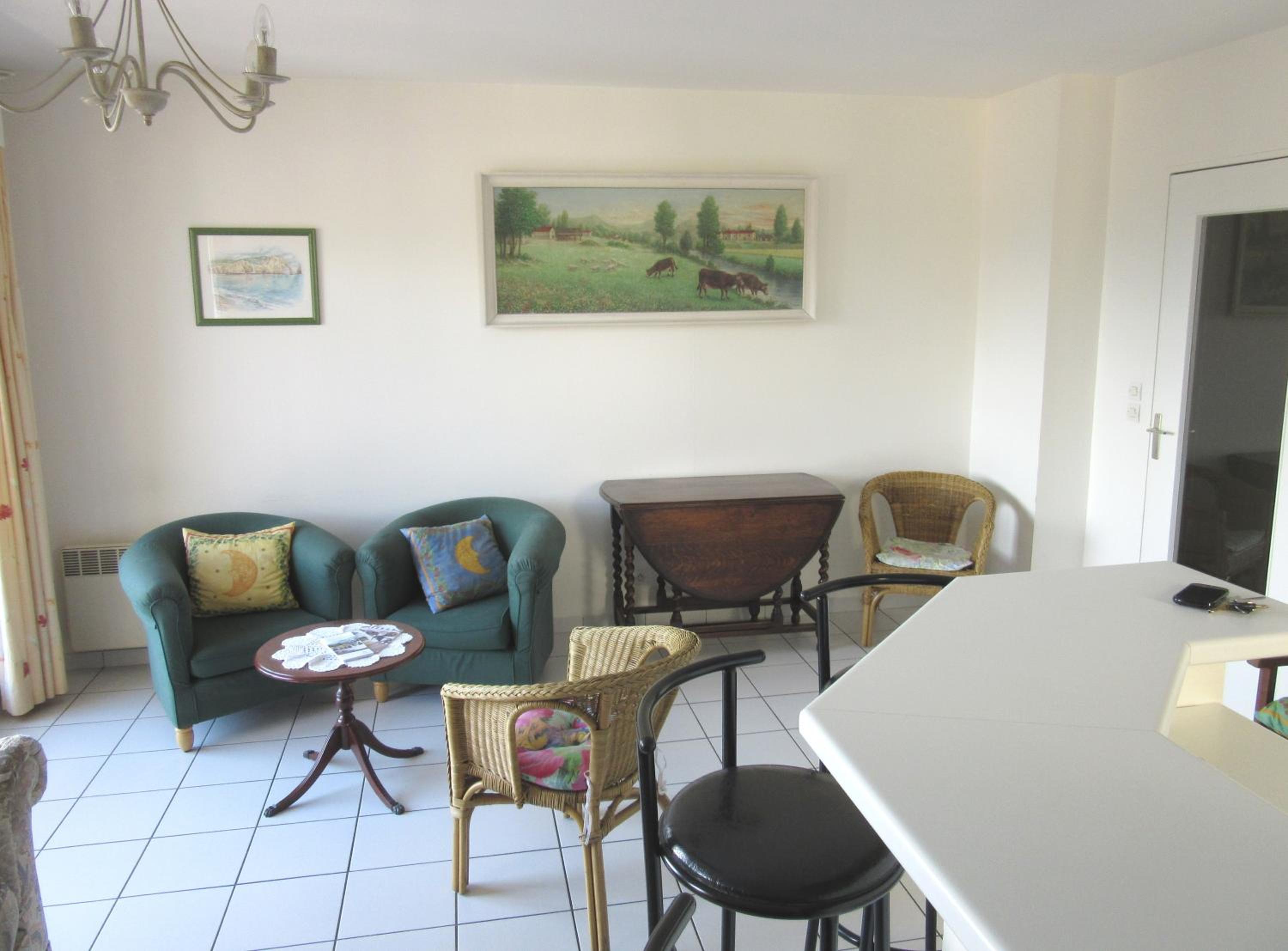 Three-Bedroom Apartment - Photo 5