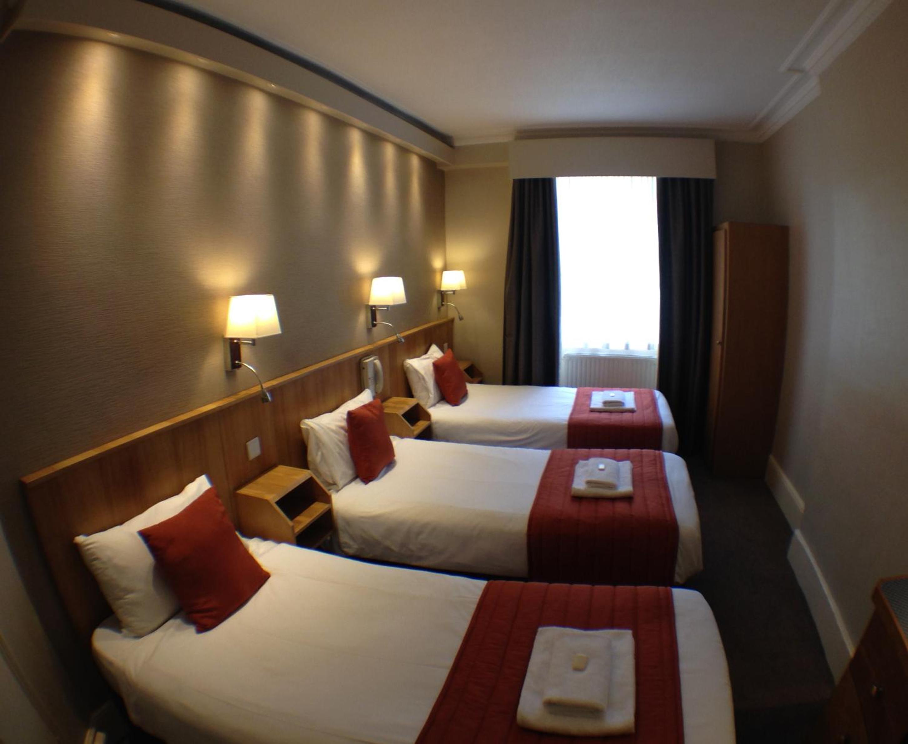 Basic Triple Room photo 2