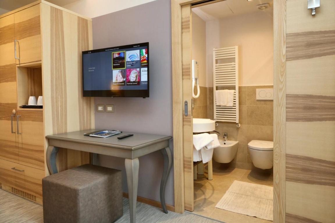 Double or Twin Room - Photo 3