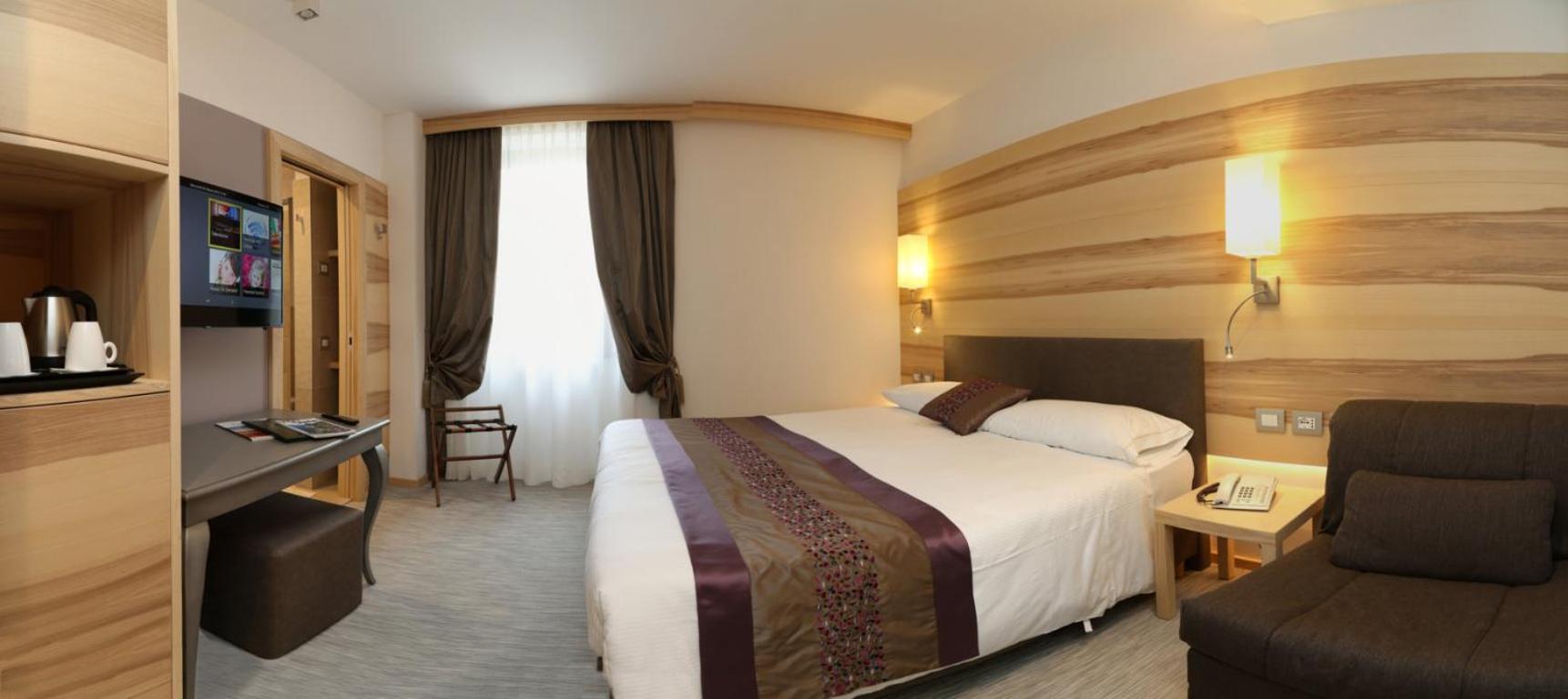 Double or Twin Room - Photo 5