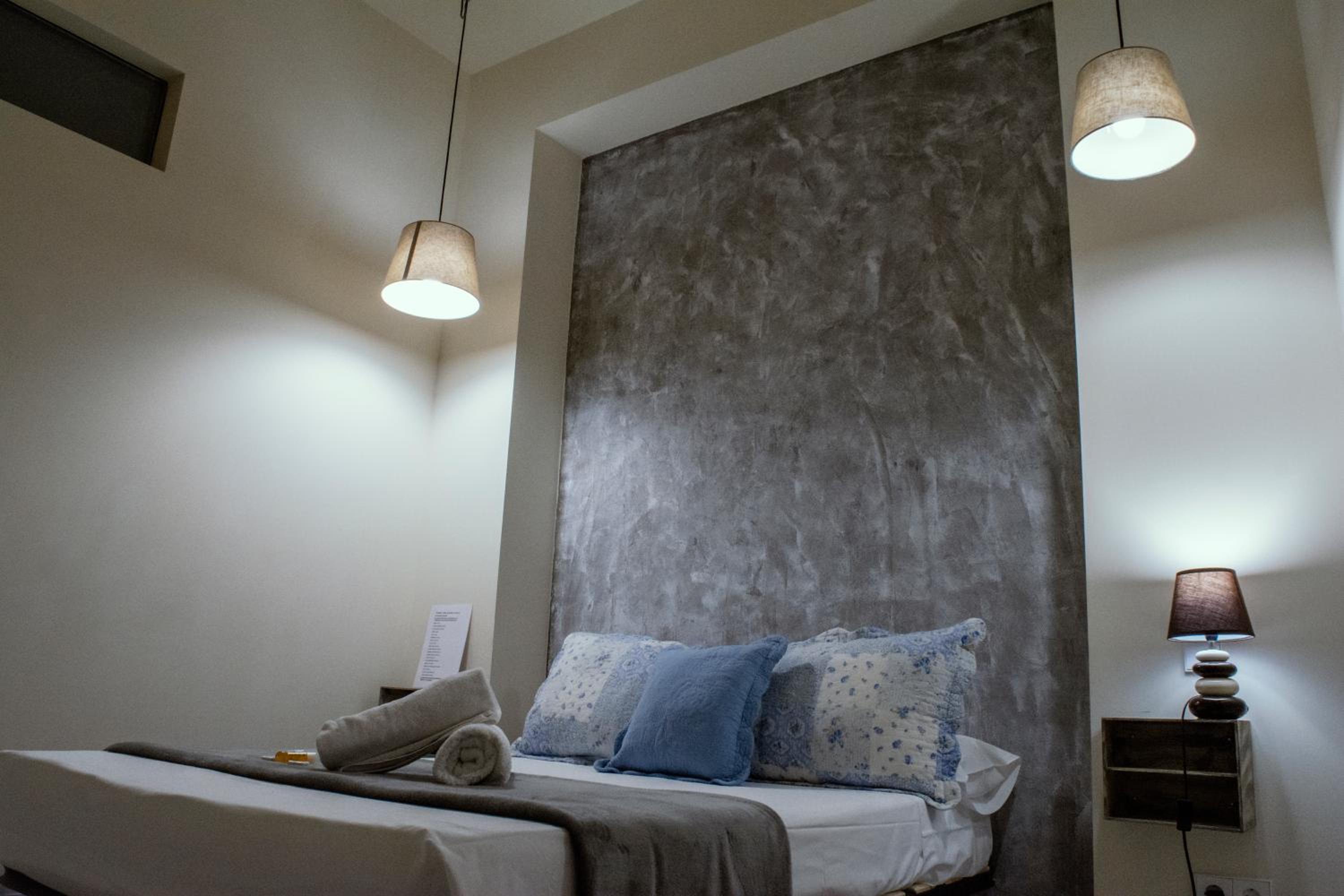 Interior Double or Twin Room with Shared Bathroom photo 2