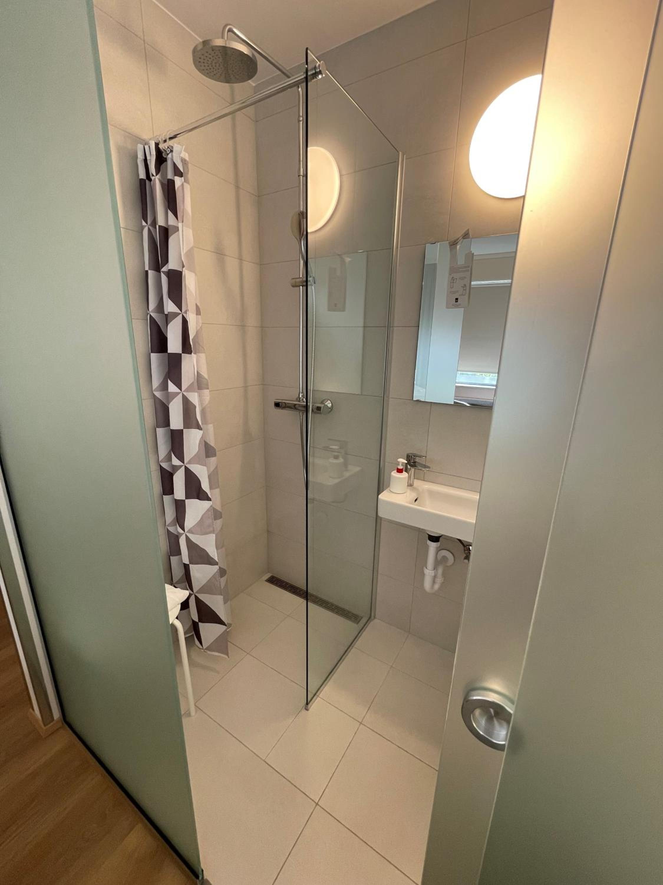 Twin Room with Private Bathroom photo 2