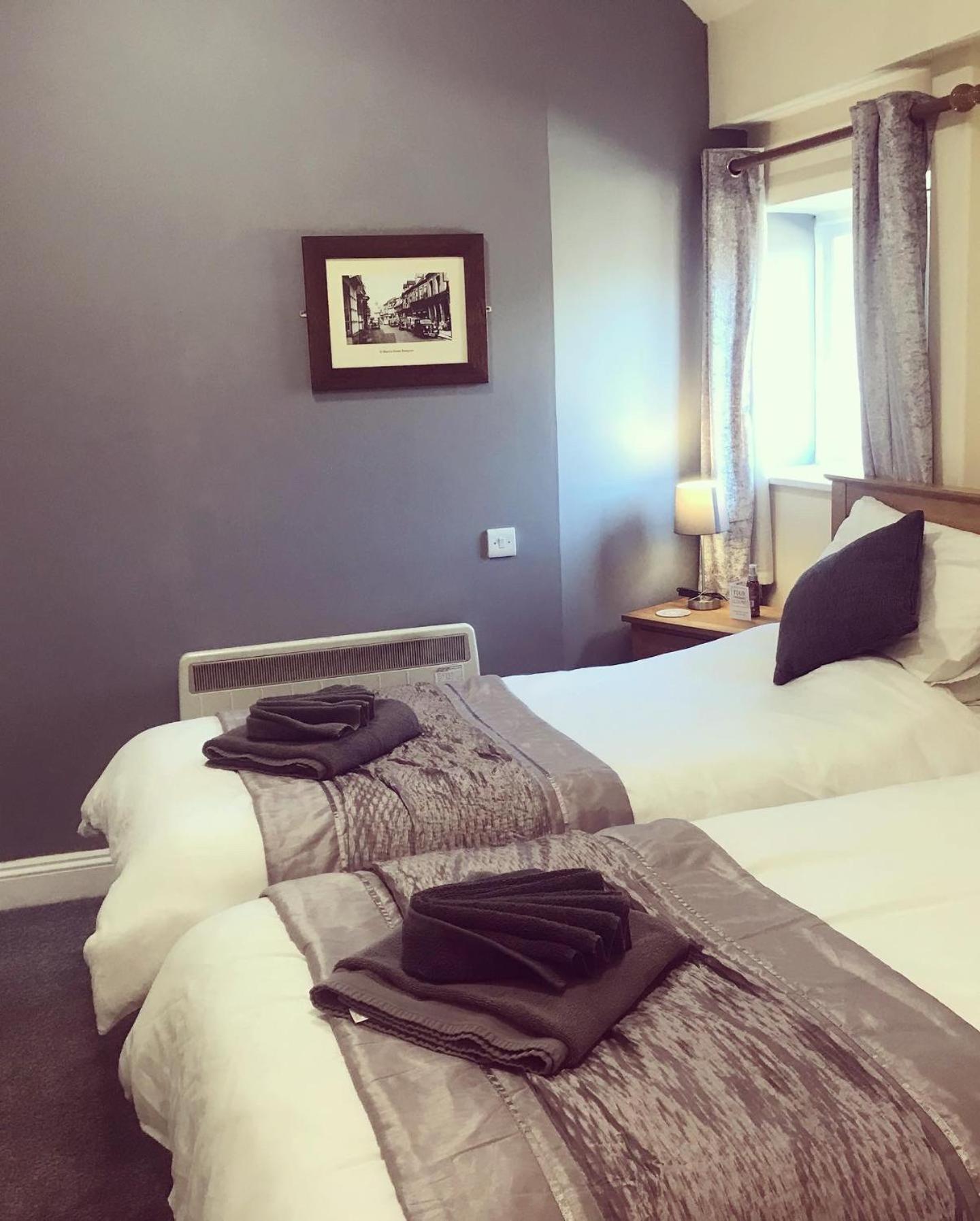 Twin Room with Bathroom