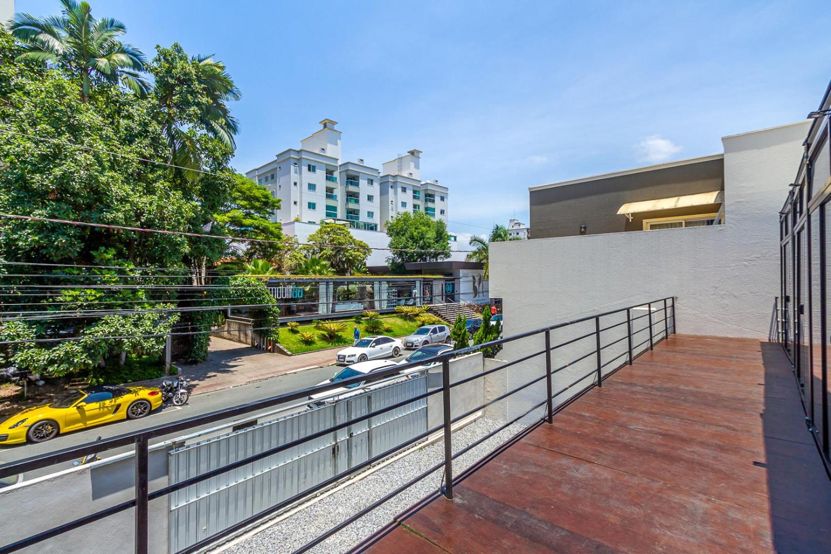 Apartment with Balcony - Photo 6