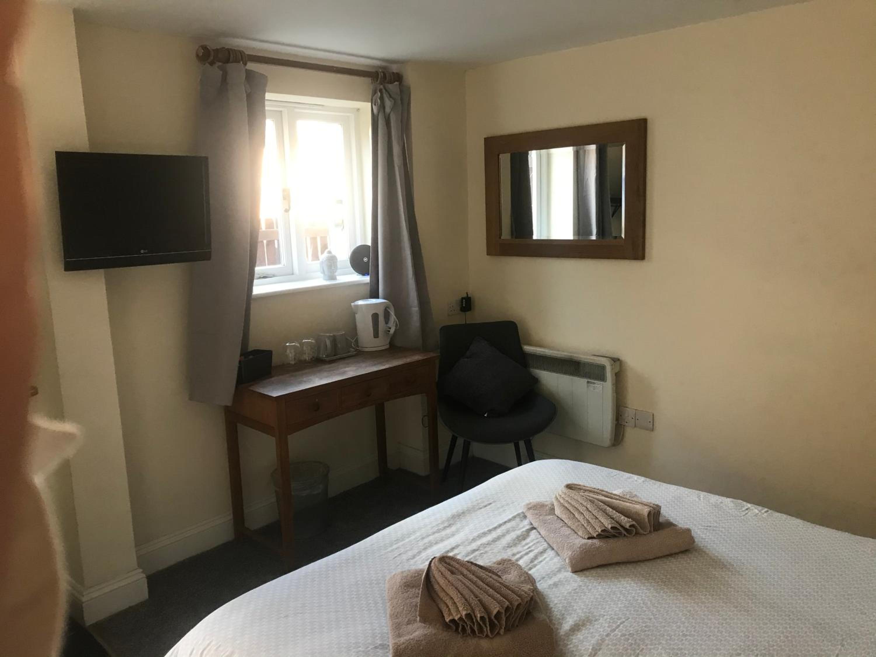 Double Room with Private Bathroom - Photo 2