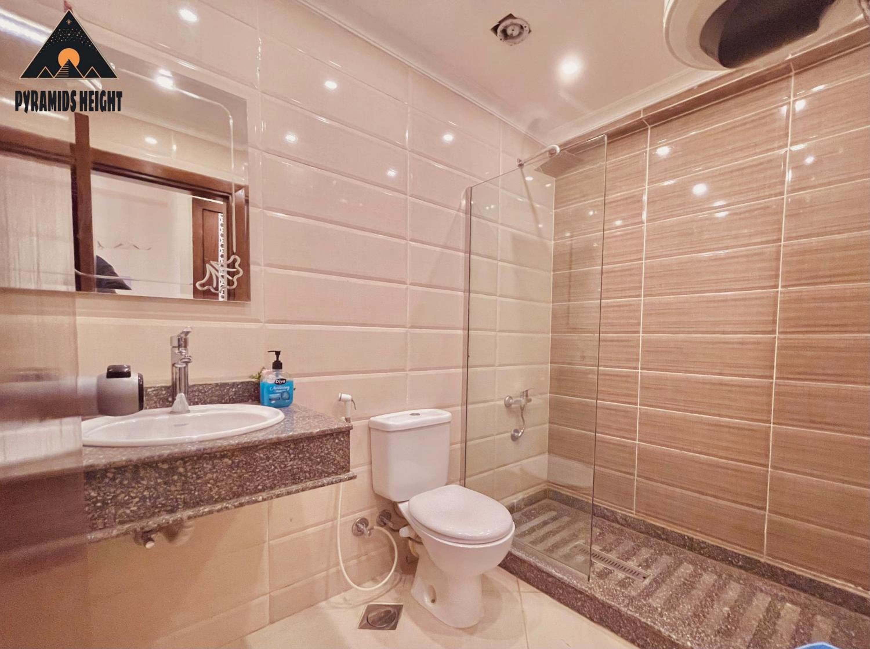 Deluxe Twin Room with Partial Pyramids View photo 3