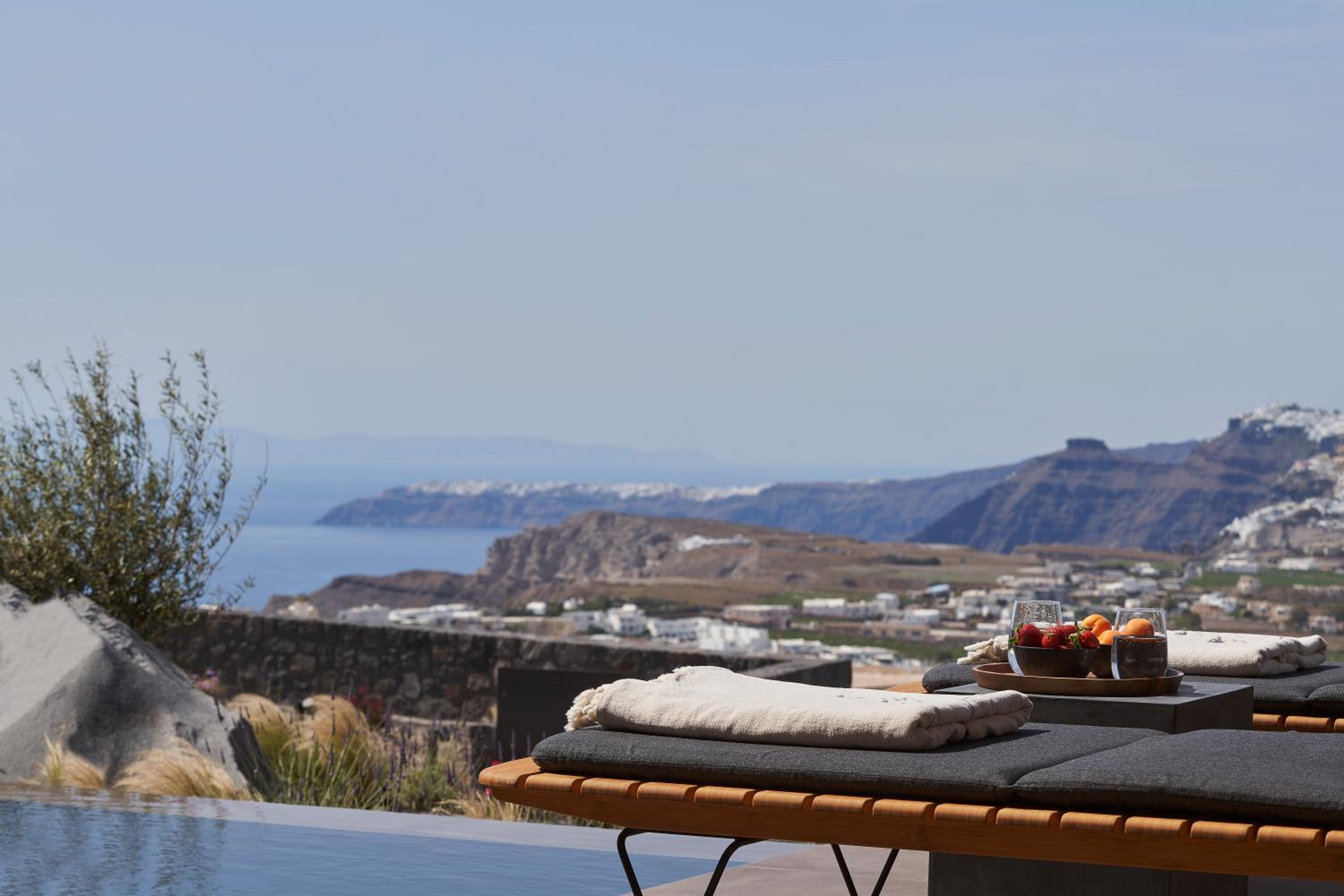 Exclusive Suite with Outdoor Private pool and Caldera View - Photo 12