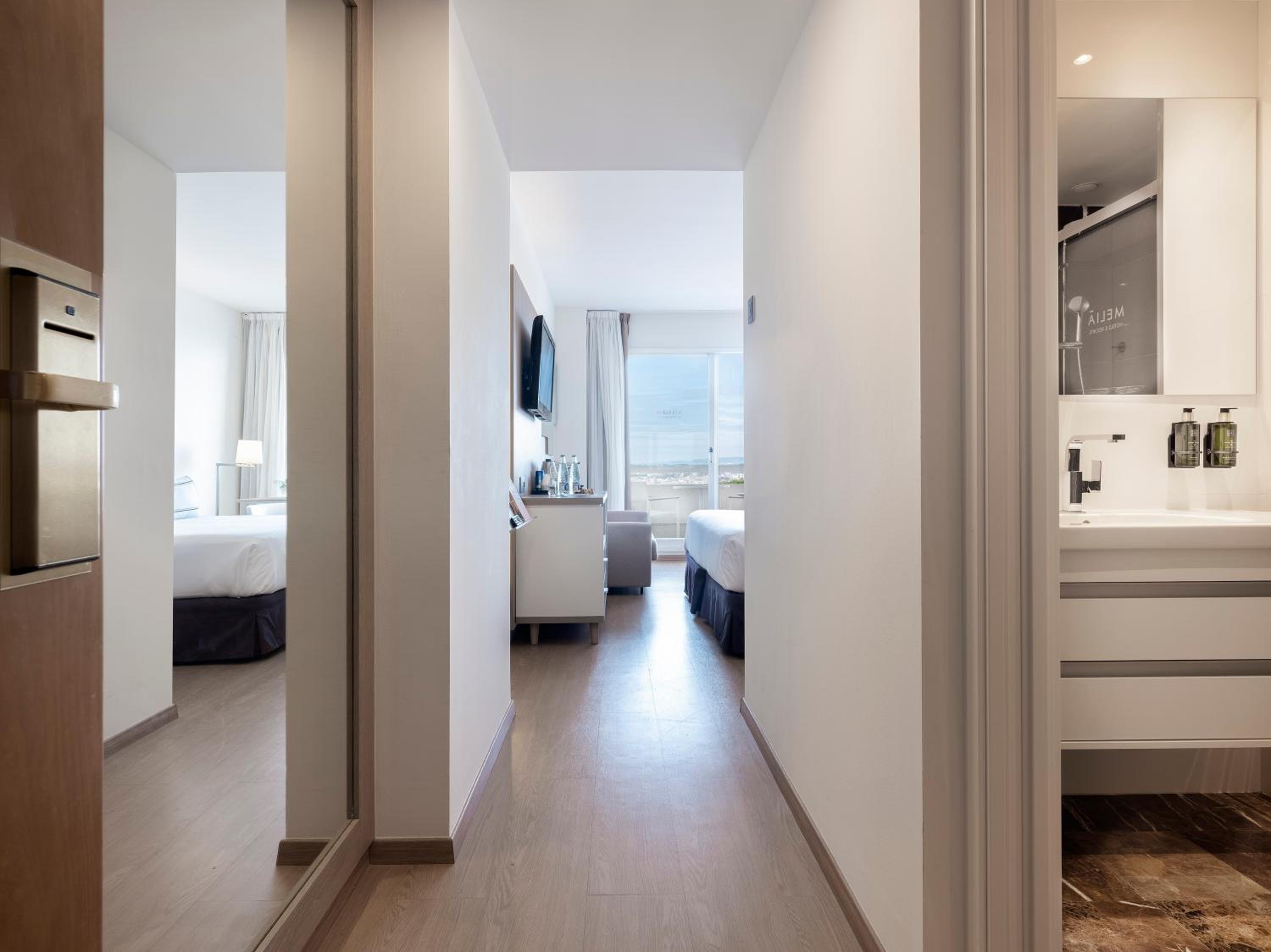 Premium Room Sea View - Photo 15