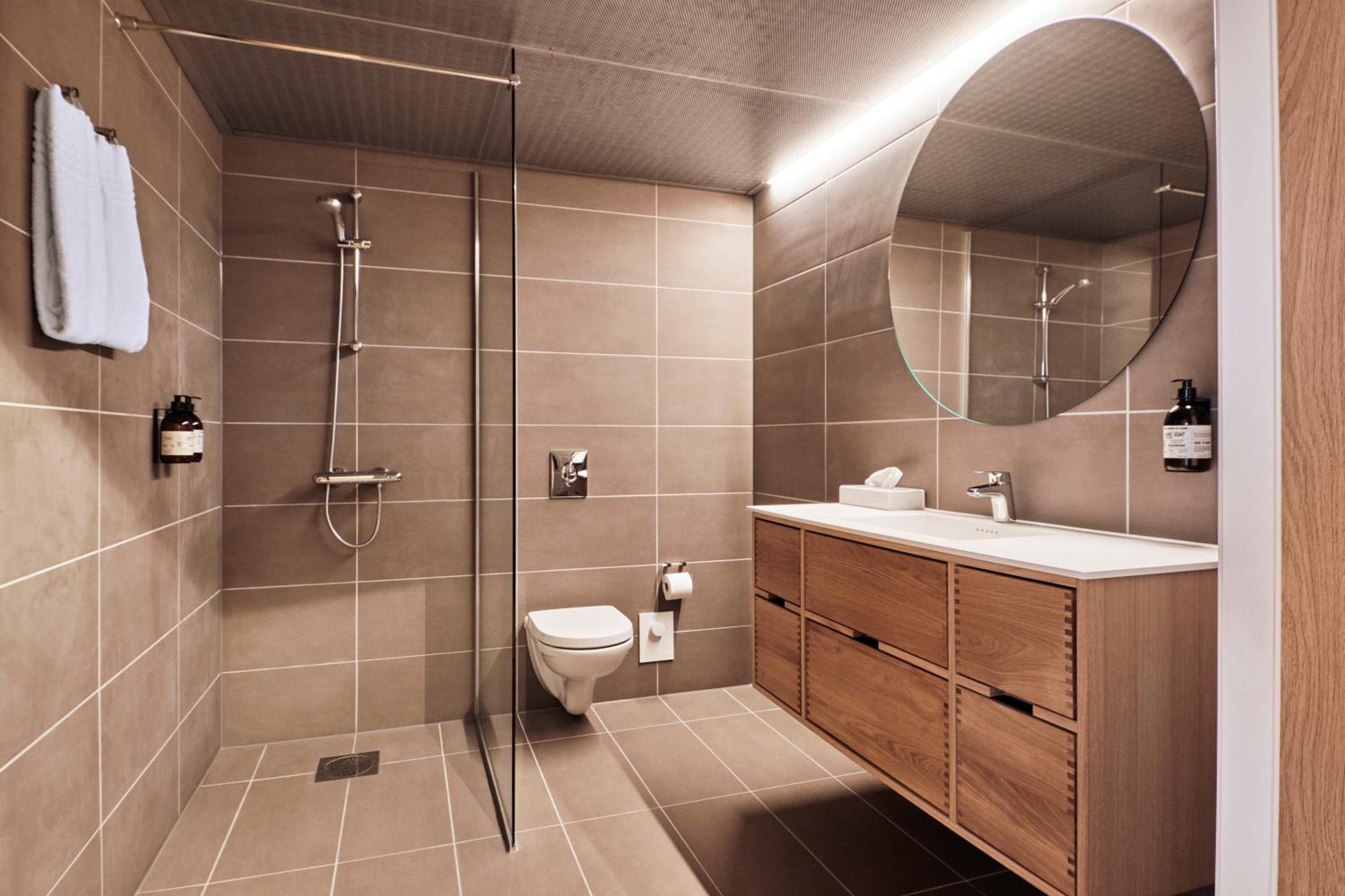 Junior Suite With Balcony thumbnail 6