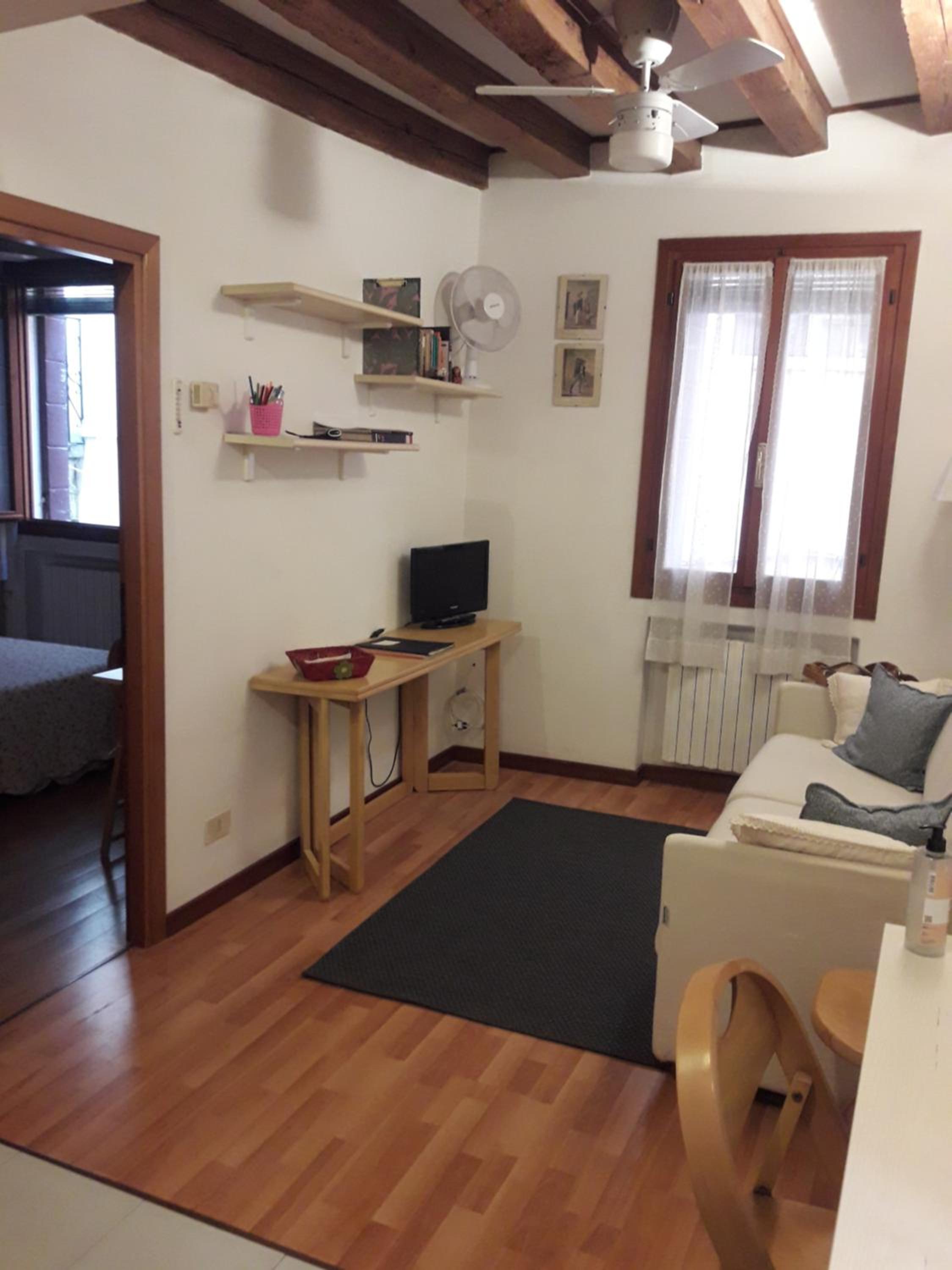 One-Bedroom Apartment photo 2