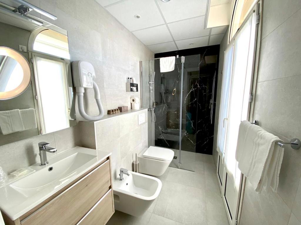 Deluxe Double or Twin Room - Photo 2
