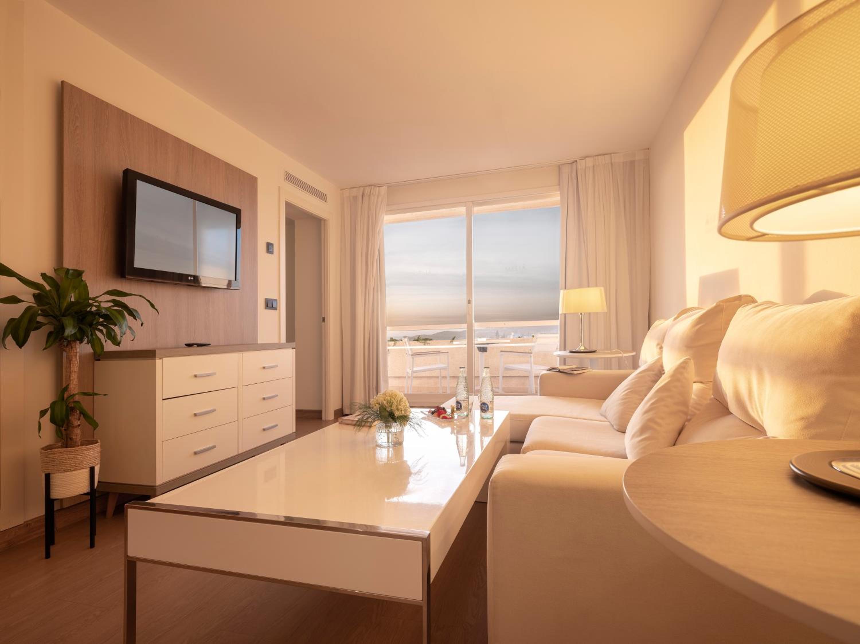 Junior Family Suite (2 Adults + 2 Children) - Photo 3