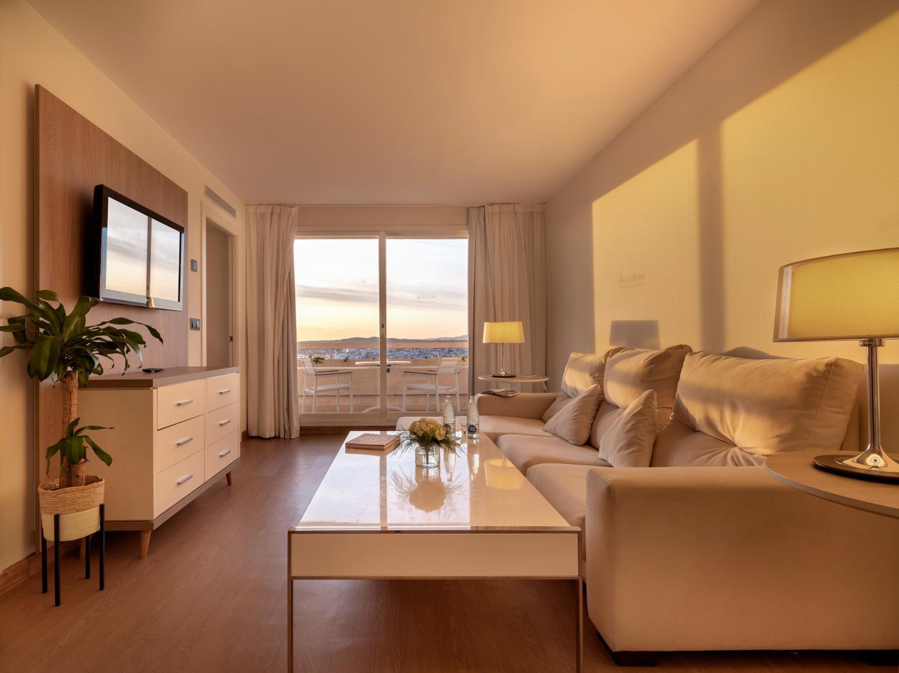 Junior Family Suite (2 Adults + 2 Children) - Photo 6