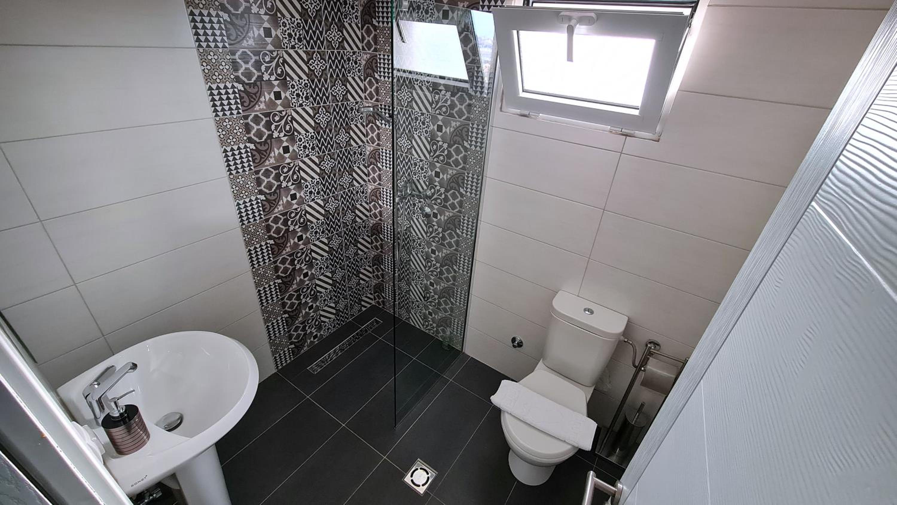 One-Bedroom Apartment - Photo 7
