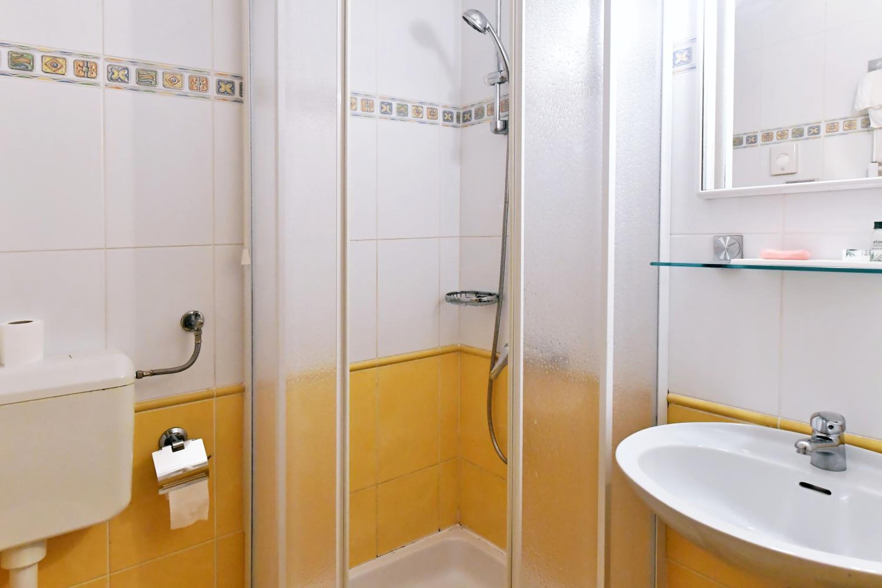 Single Room with Balcony photo 3