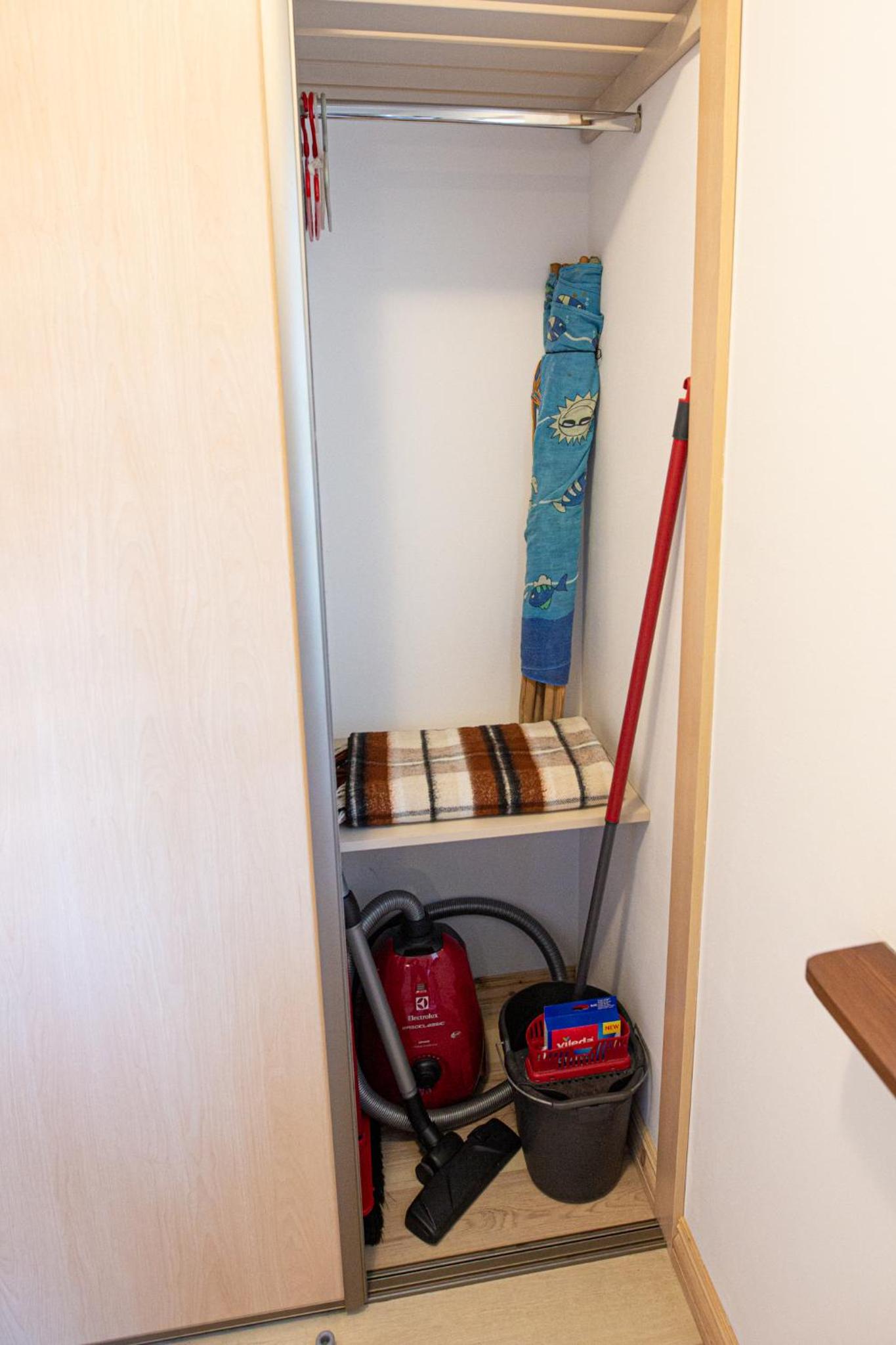 One-Bedroom House - Photo 12