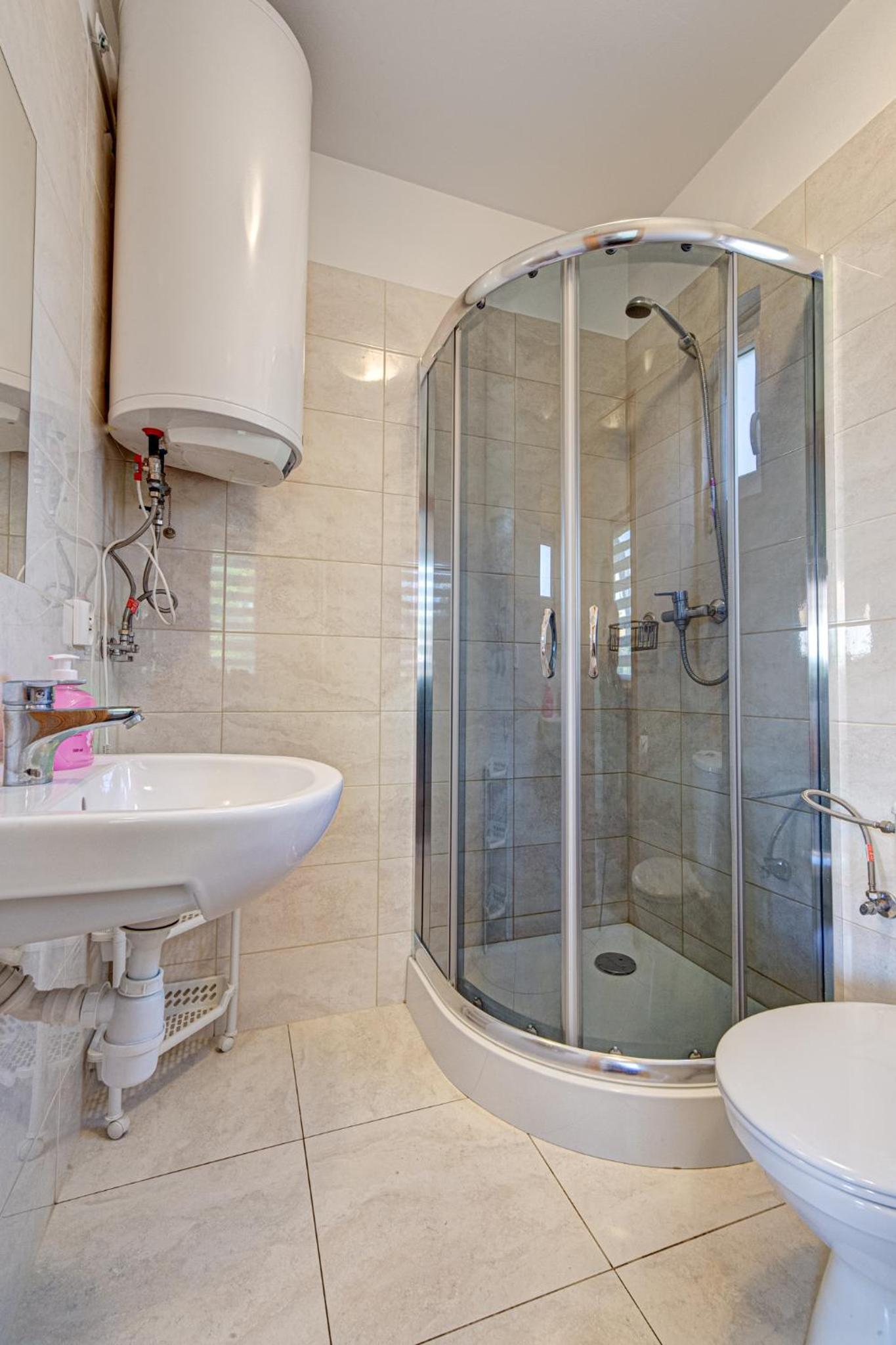 One-Bedroom House - Photo 15