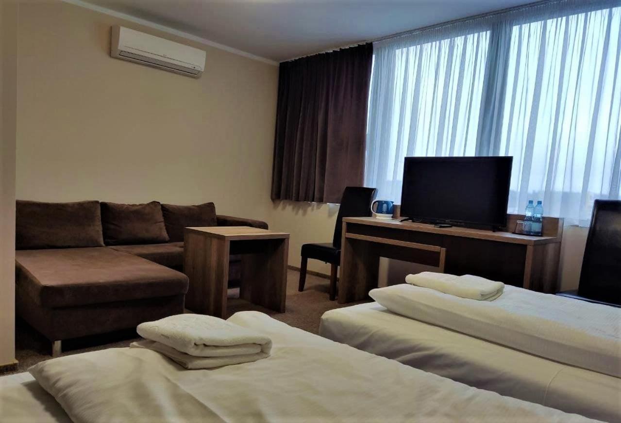 Deluxe Double Room with Air Condition - Photo 1