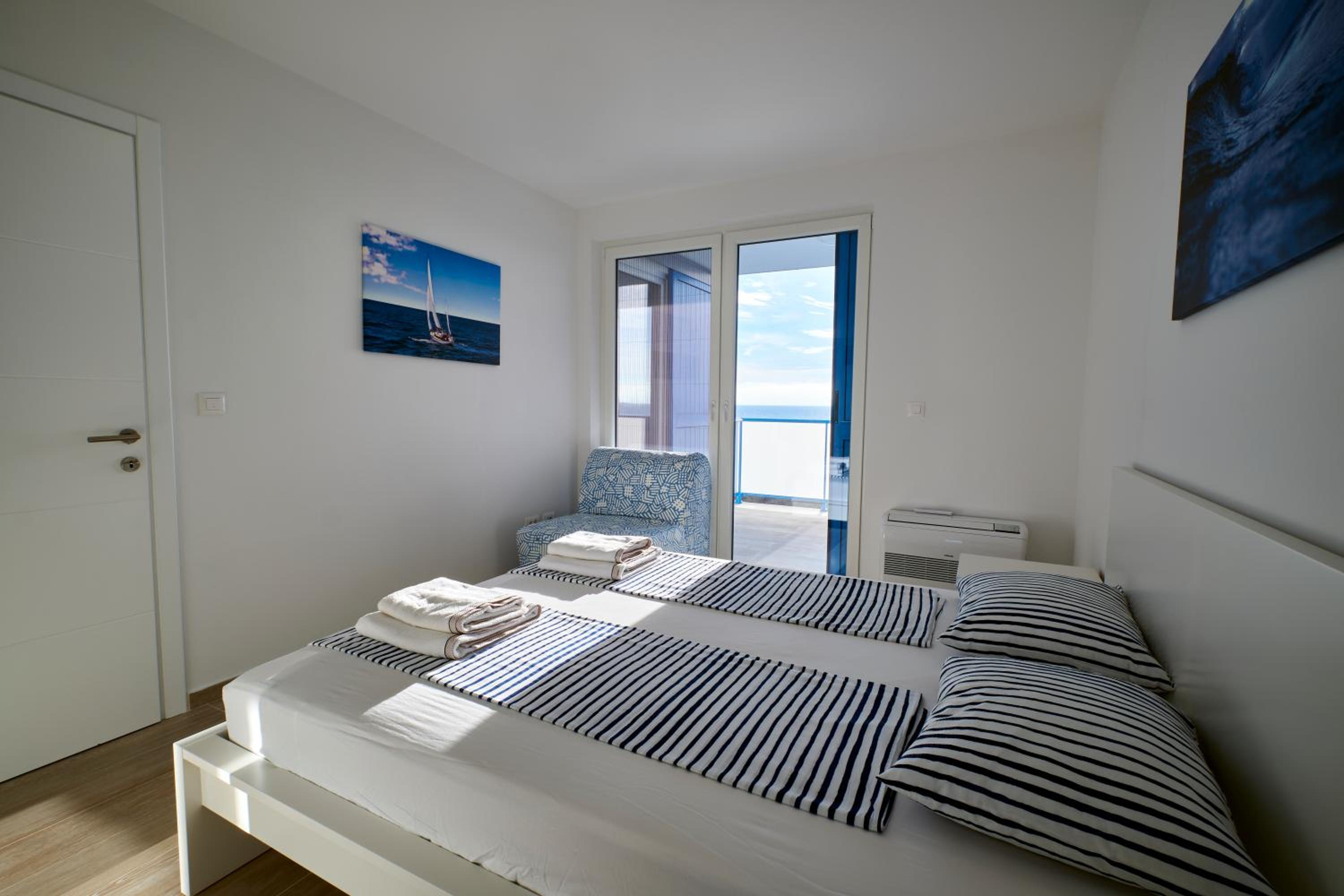 Villa - Photo 2