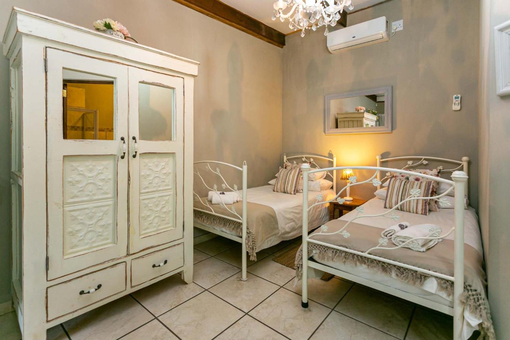 Family Room - Photo 3
