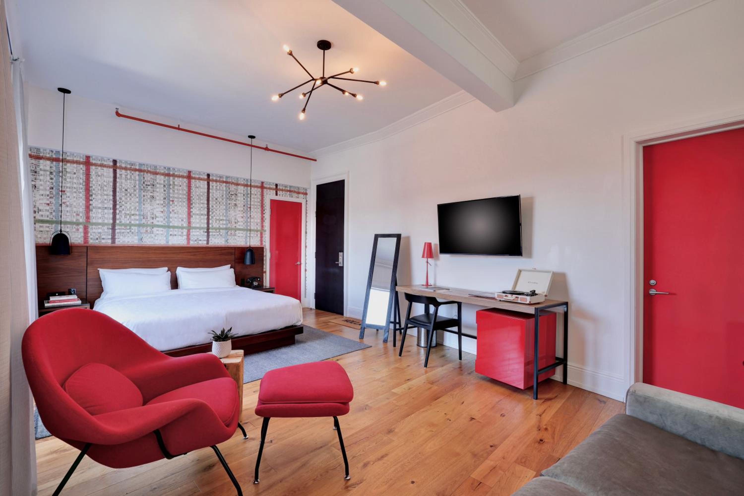 Deluxe King Room - Photo 1