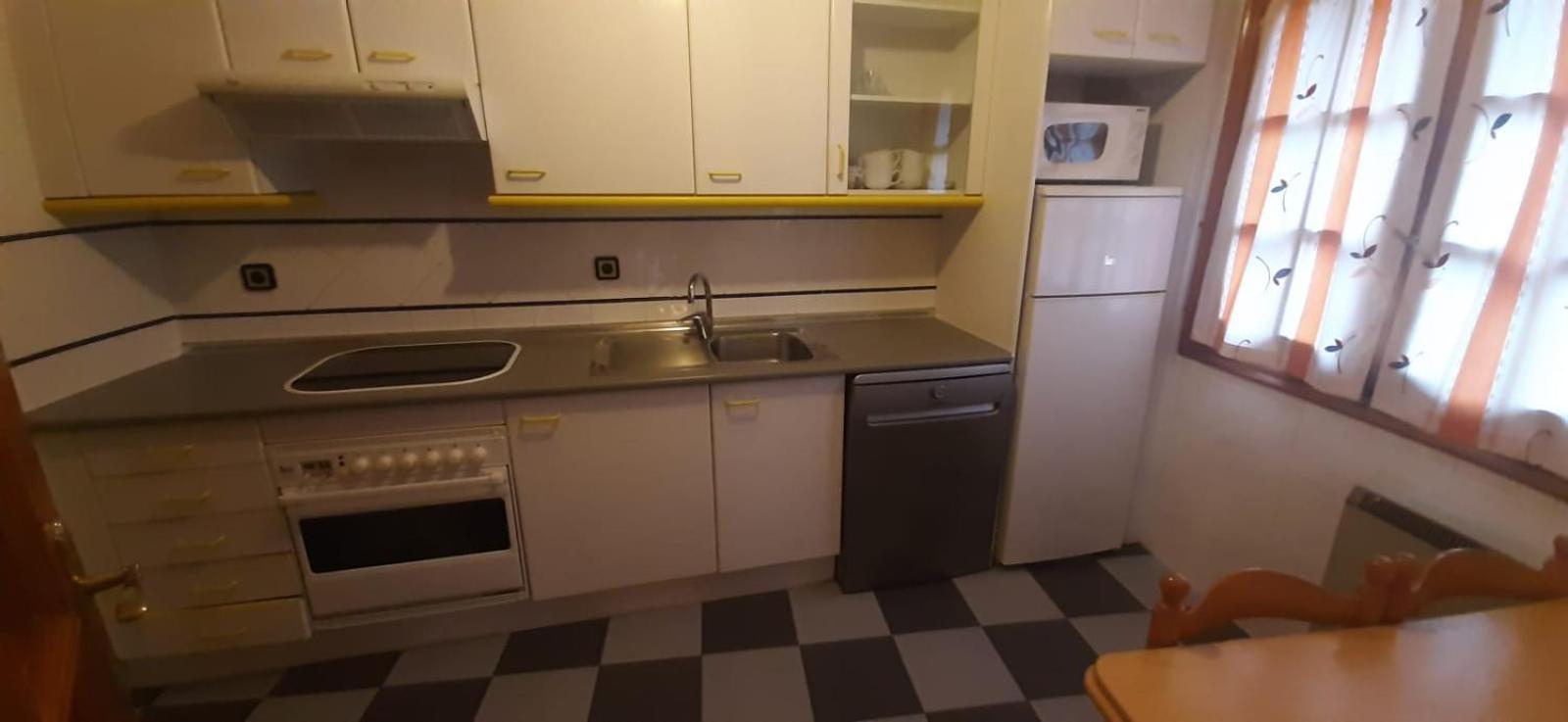 One-Bedroom Apartment - Photo 4