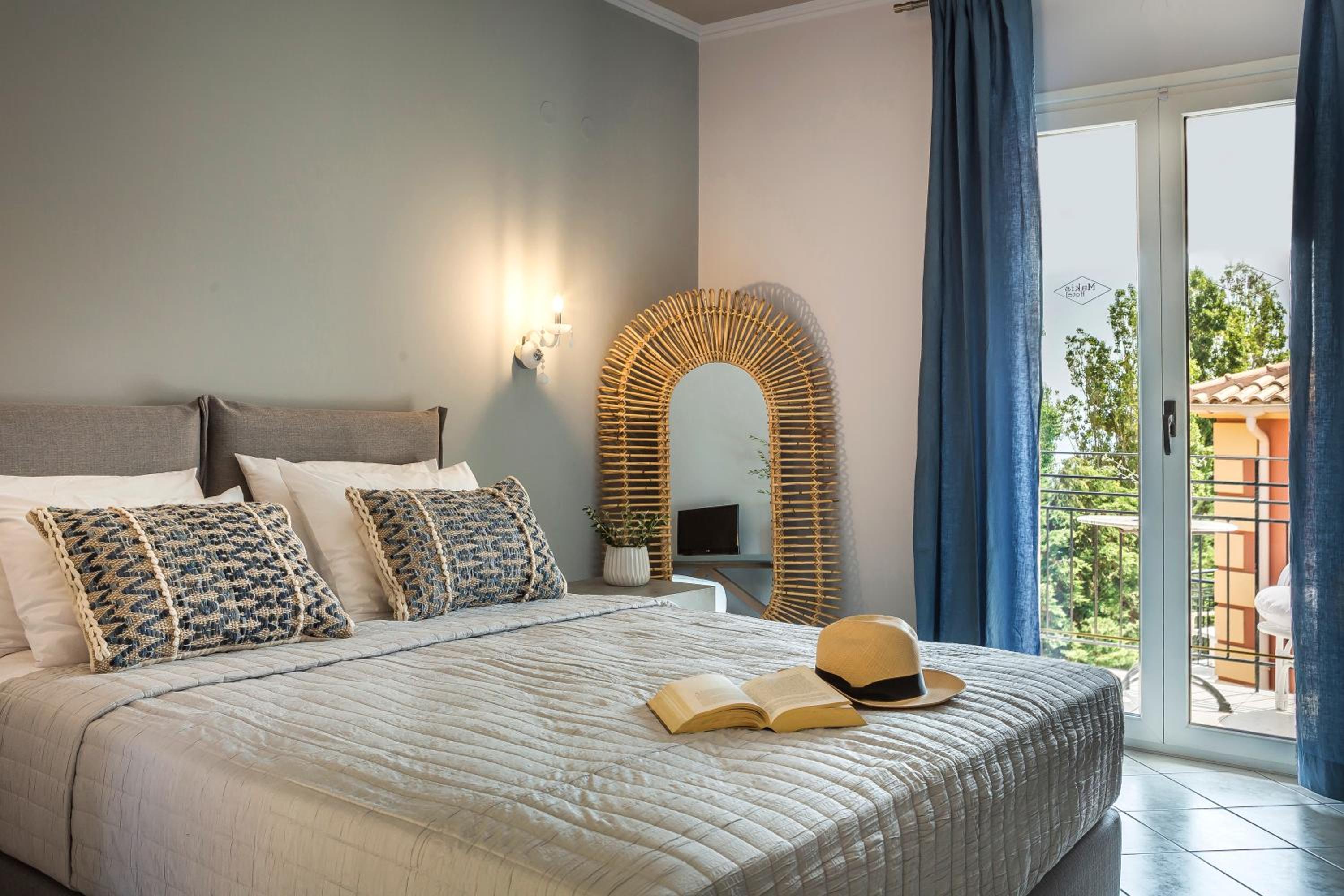 Standard Room with Garden View - Photo 13