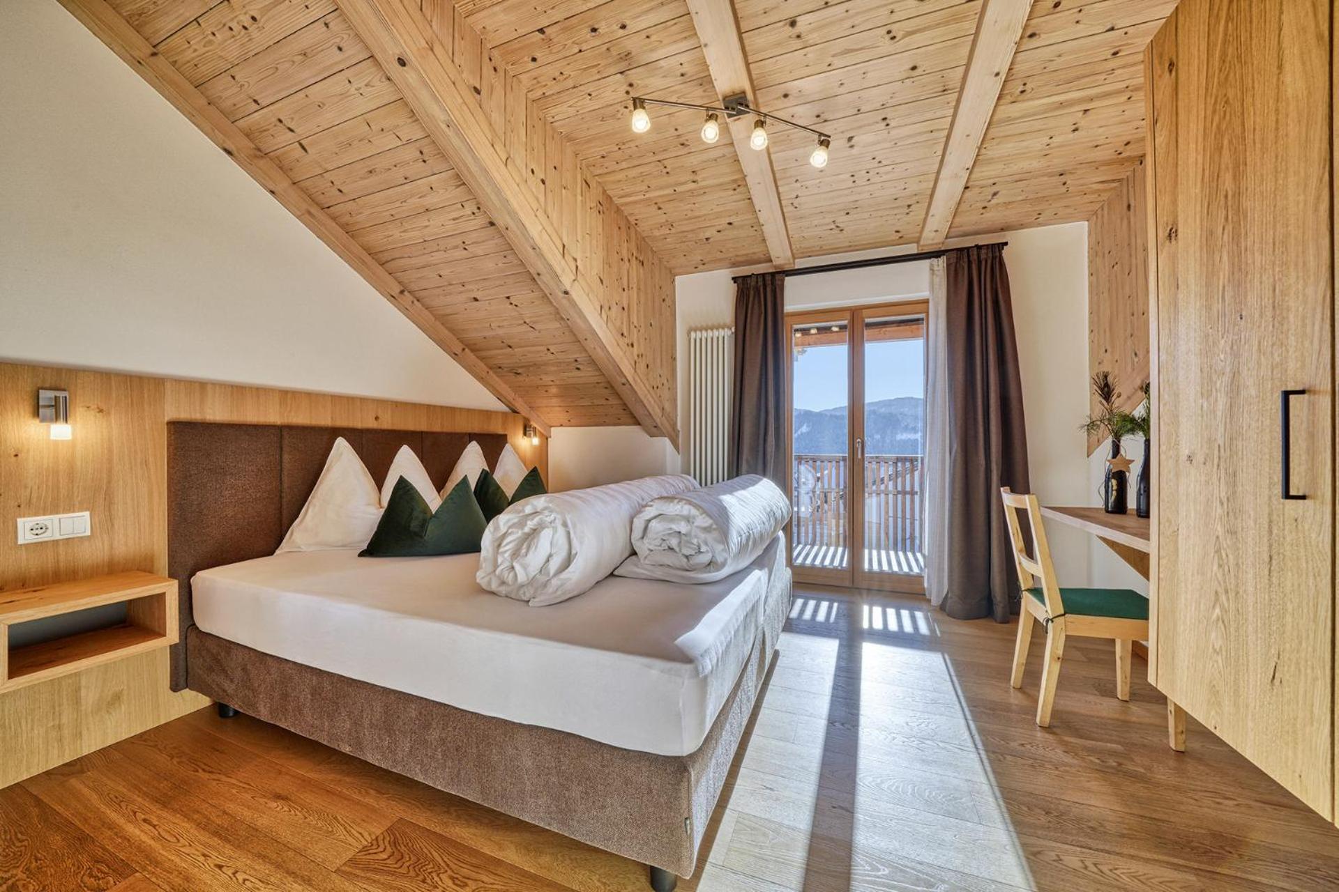 Superior One-Bedroom Apartment with Balcony