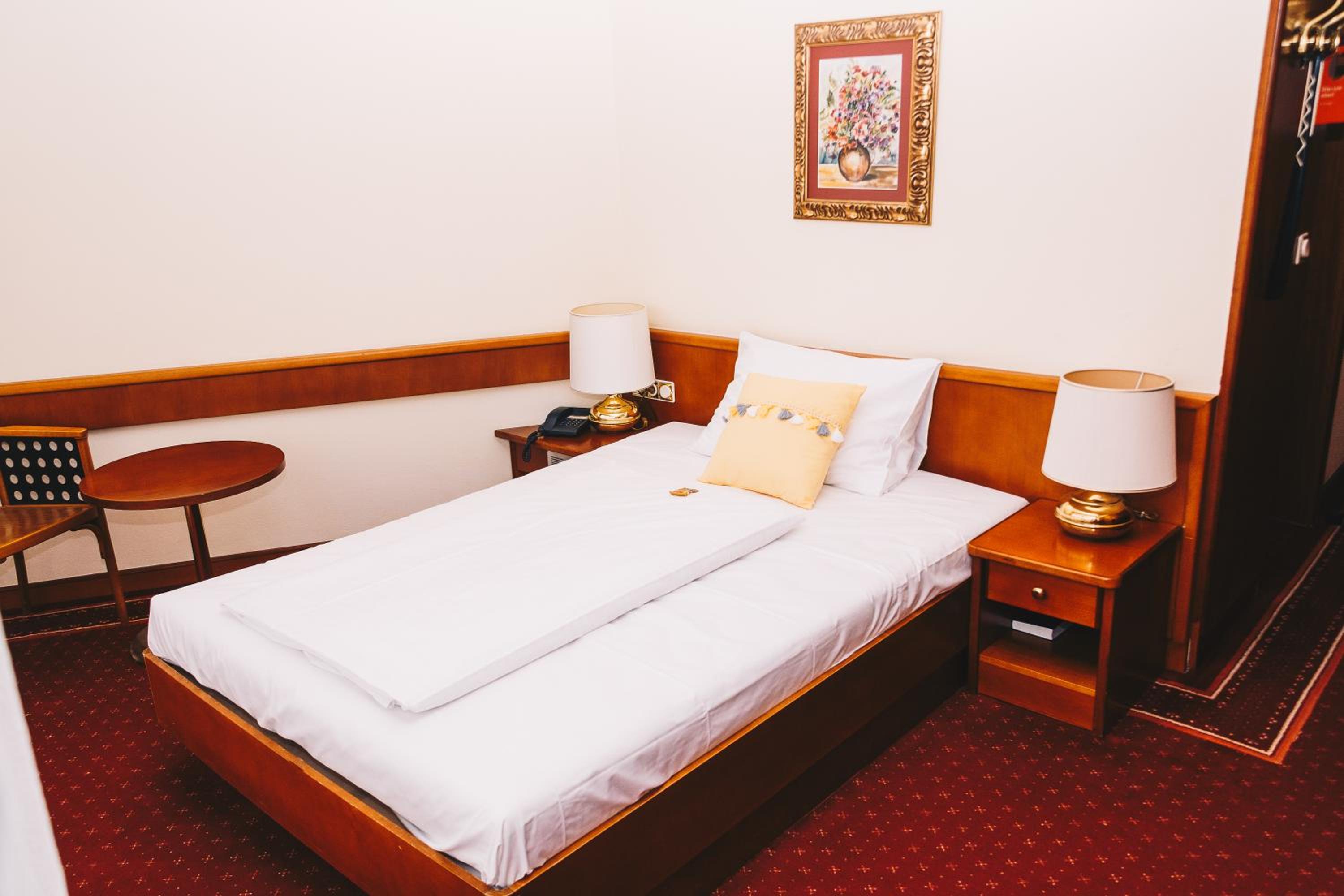 Large Single Room photo 1