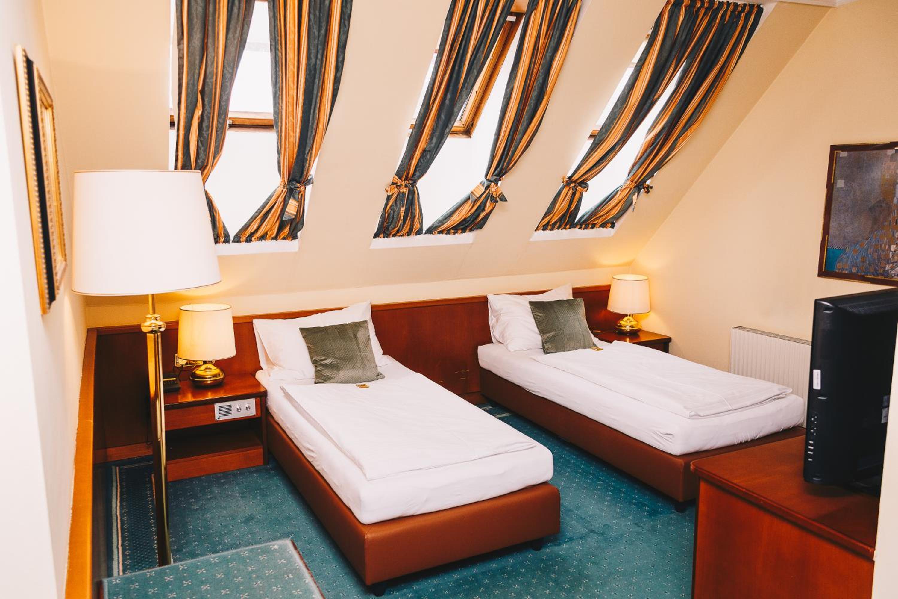 Double Room - Photo 7