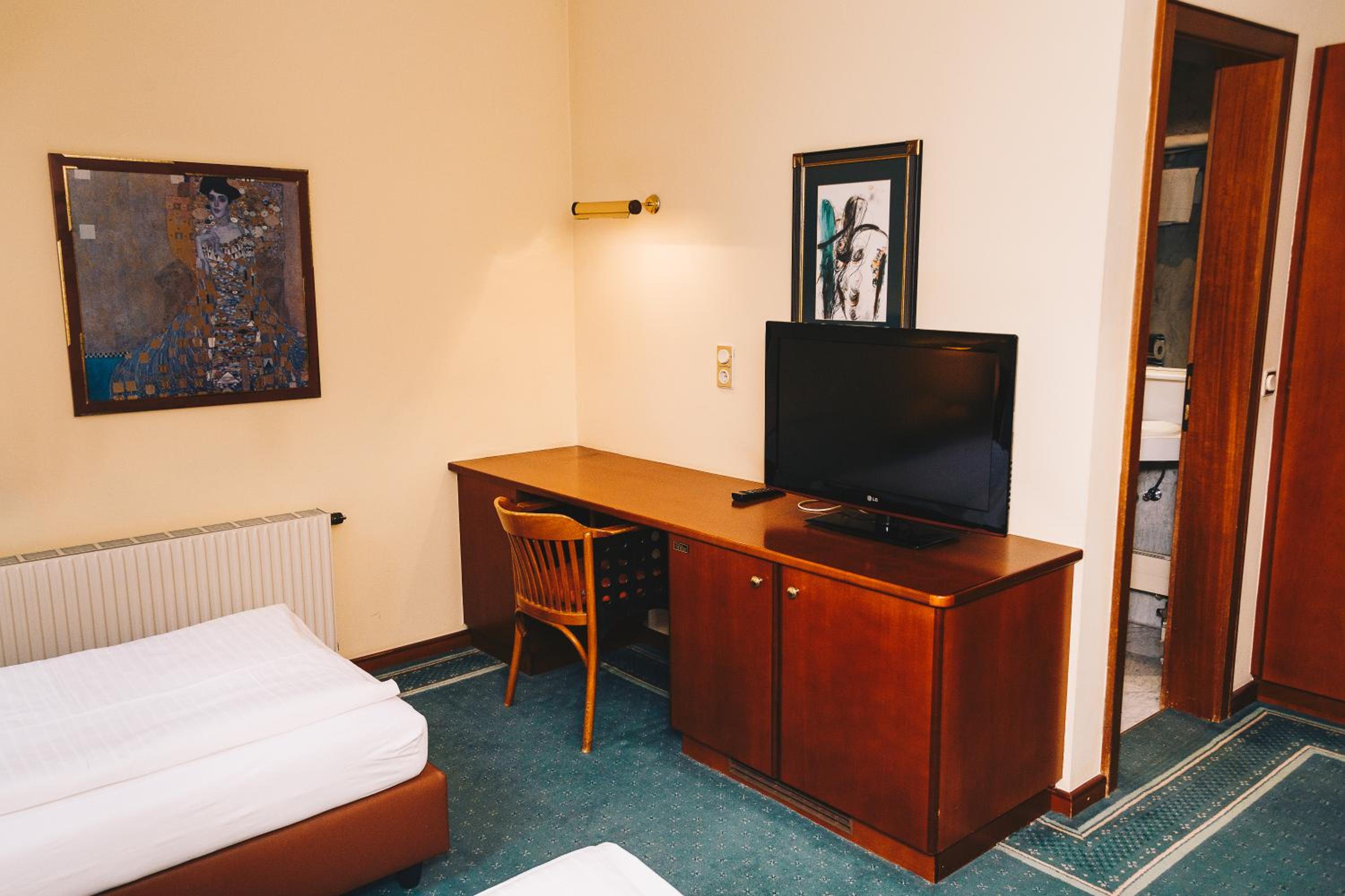 Double Room - Photo 2
