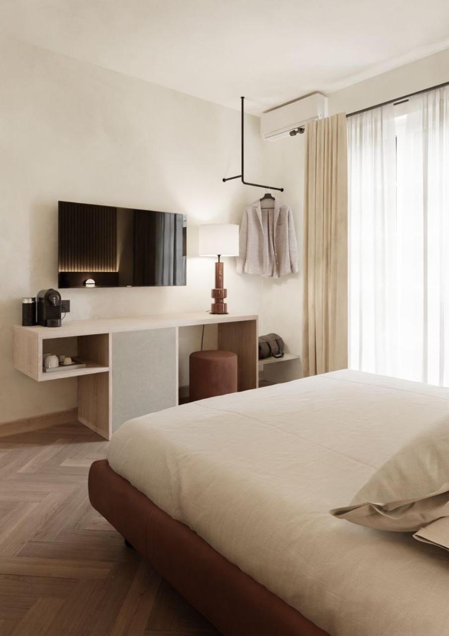 Deluxe Double Room with Lake View photo 2