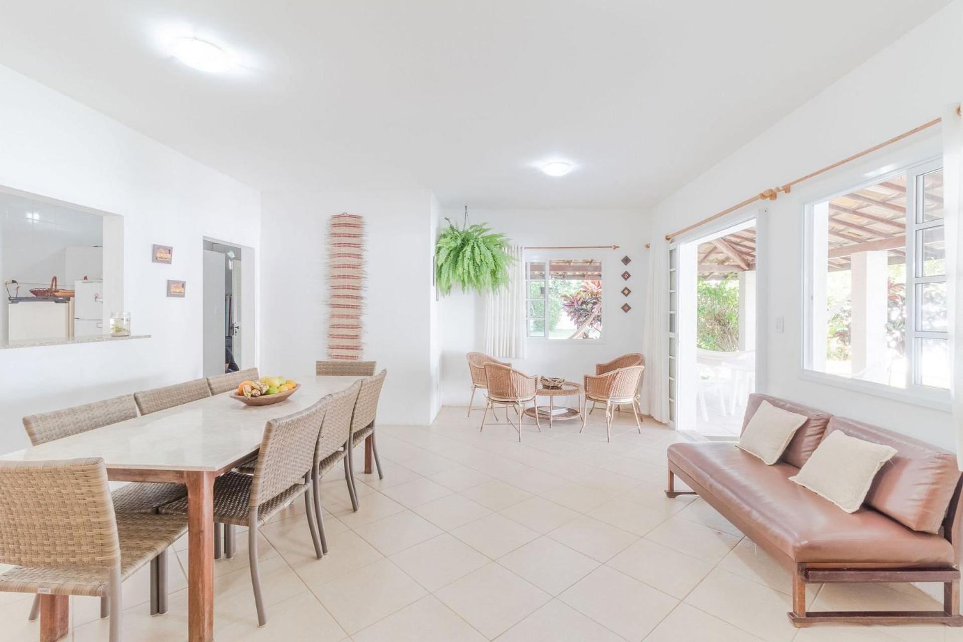 Five-Bedroom House photo 2