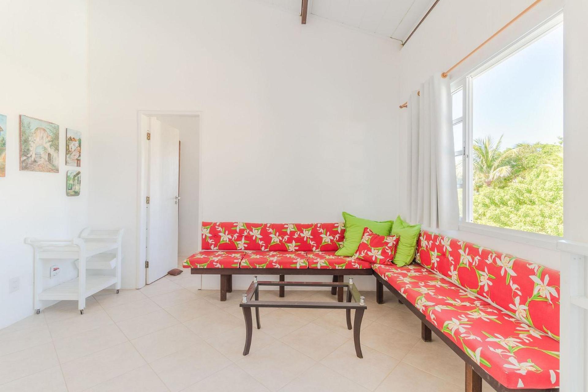 Five-Bedroom House photo 1